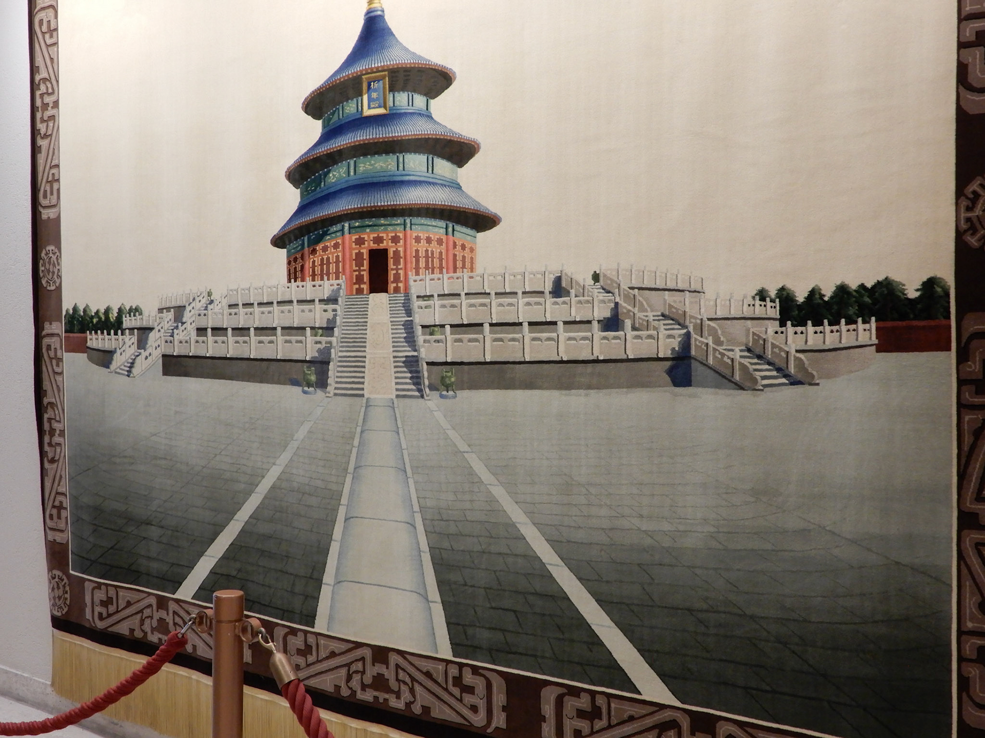 This tapestry is called “the Temple of Heaven” and was presented by China to the United Nations Conference on Trade and Development for its 20th anniversary. The Temple of Heaven stands in Beijing, and used to be visited by the Emperors of the Ming and Qing dynasties for annual ceremonies of prayer for good harvest. No matter from which direction you look at it, the stairs of the Temple are always facing you.