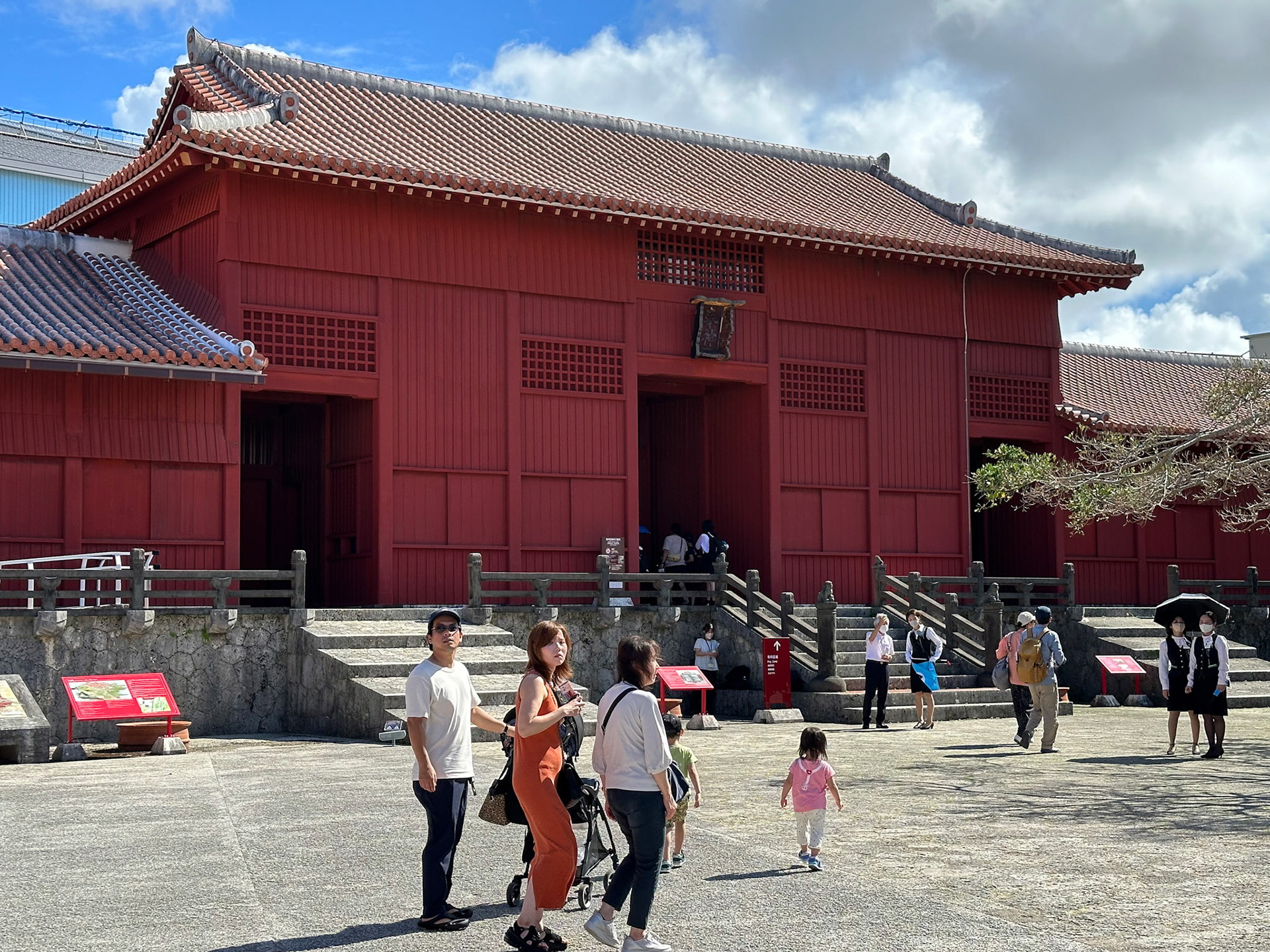 Houshinmon is the main citadel entrance to the Una