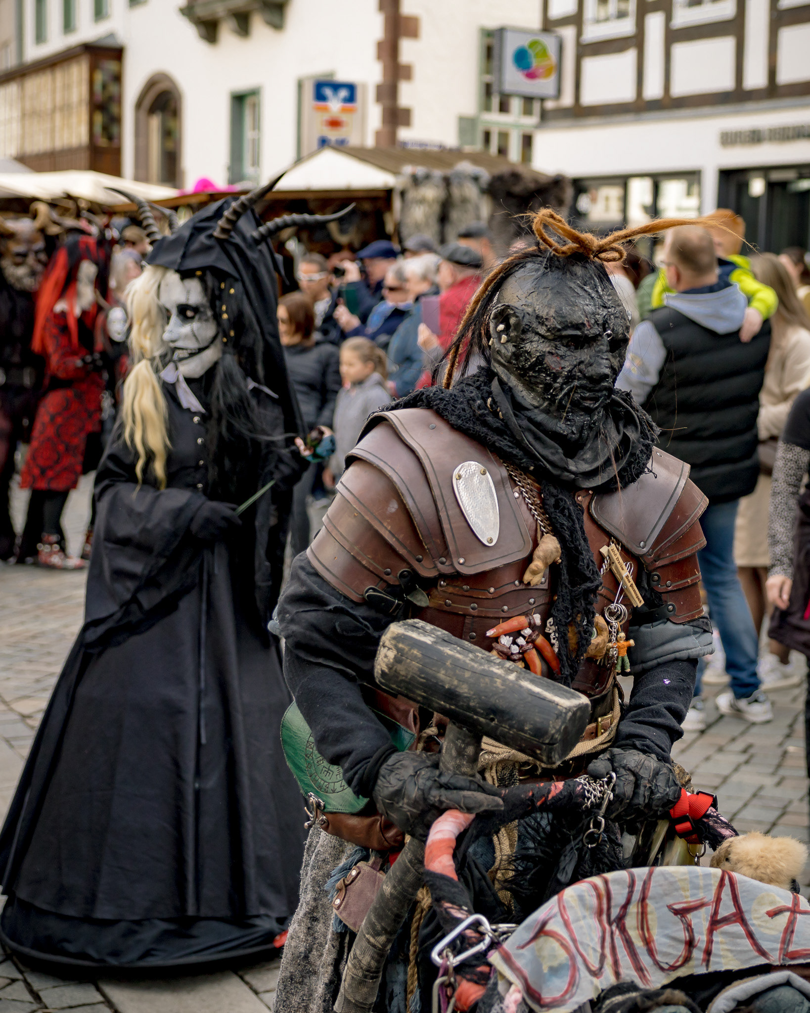 Start des Eröffnungsumzugs der Osterstraße - Mystica Hamelon 2026