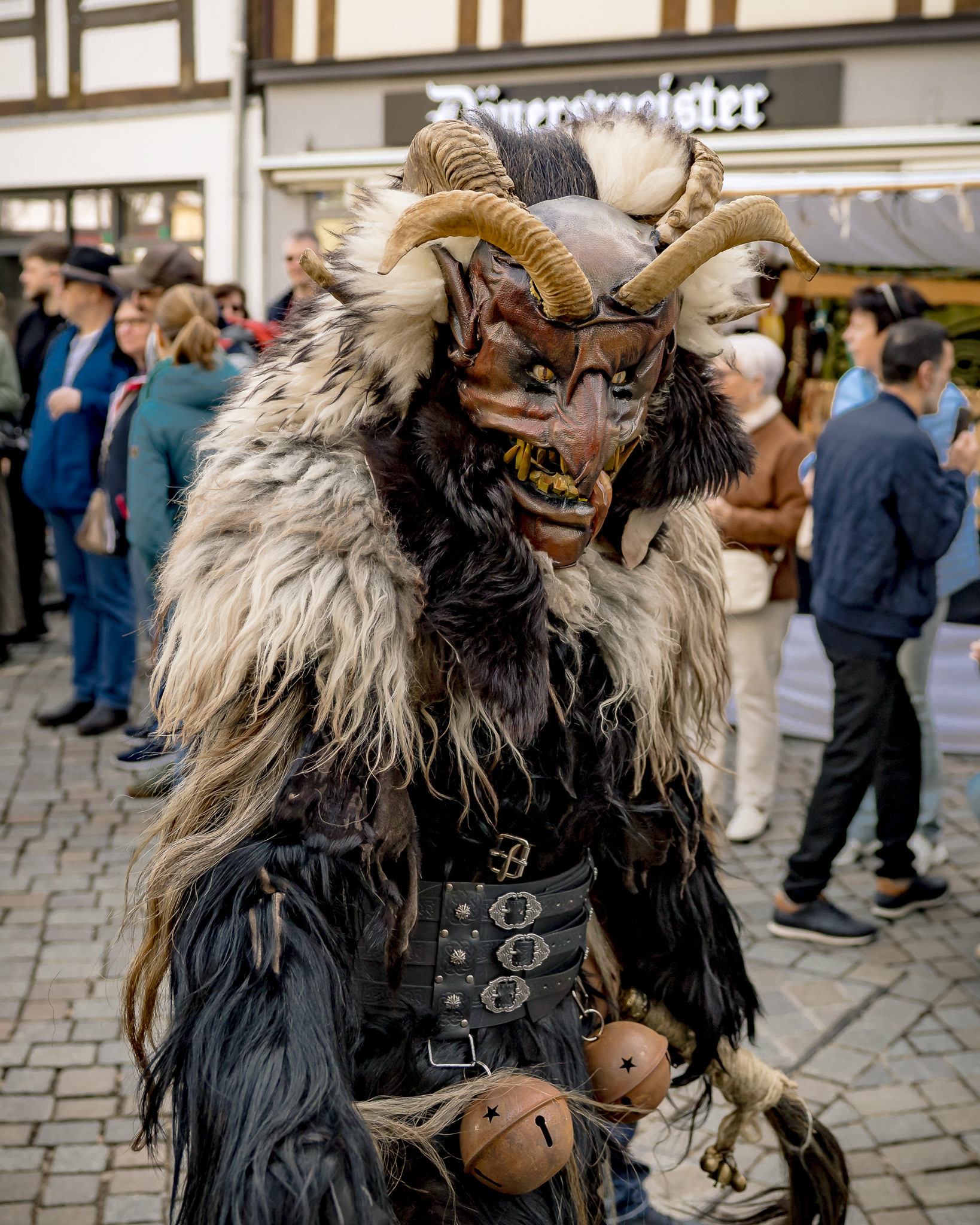 Start des Eröffnungsumzugs der Osterstraße - Mystica Hamelon 2026