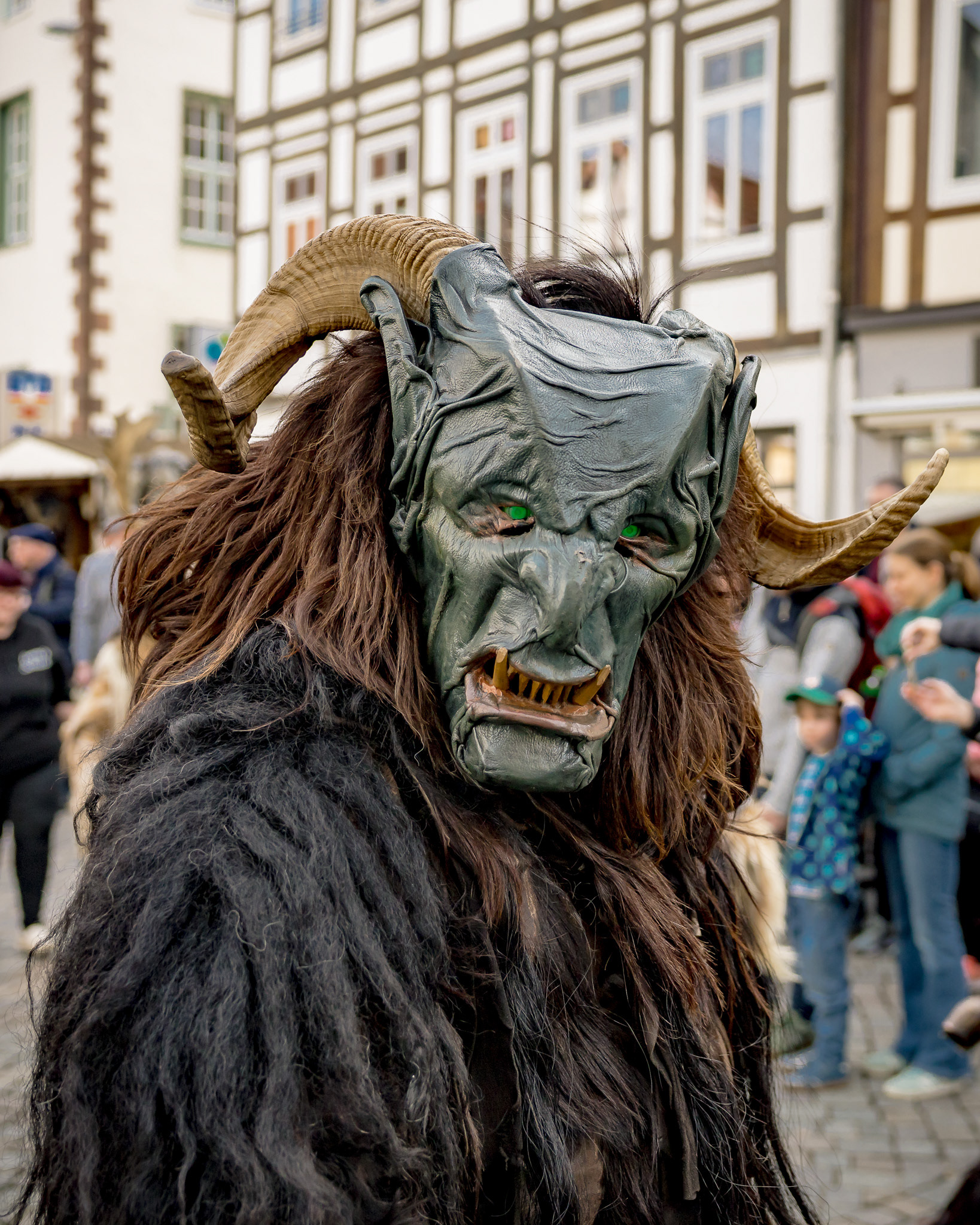 Start des Eröffnungsumzugs der Osterstraße - Mystica Hamelon 2026
