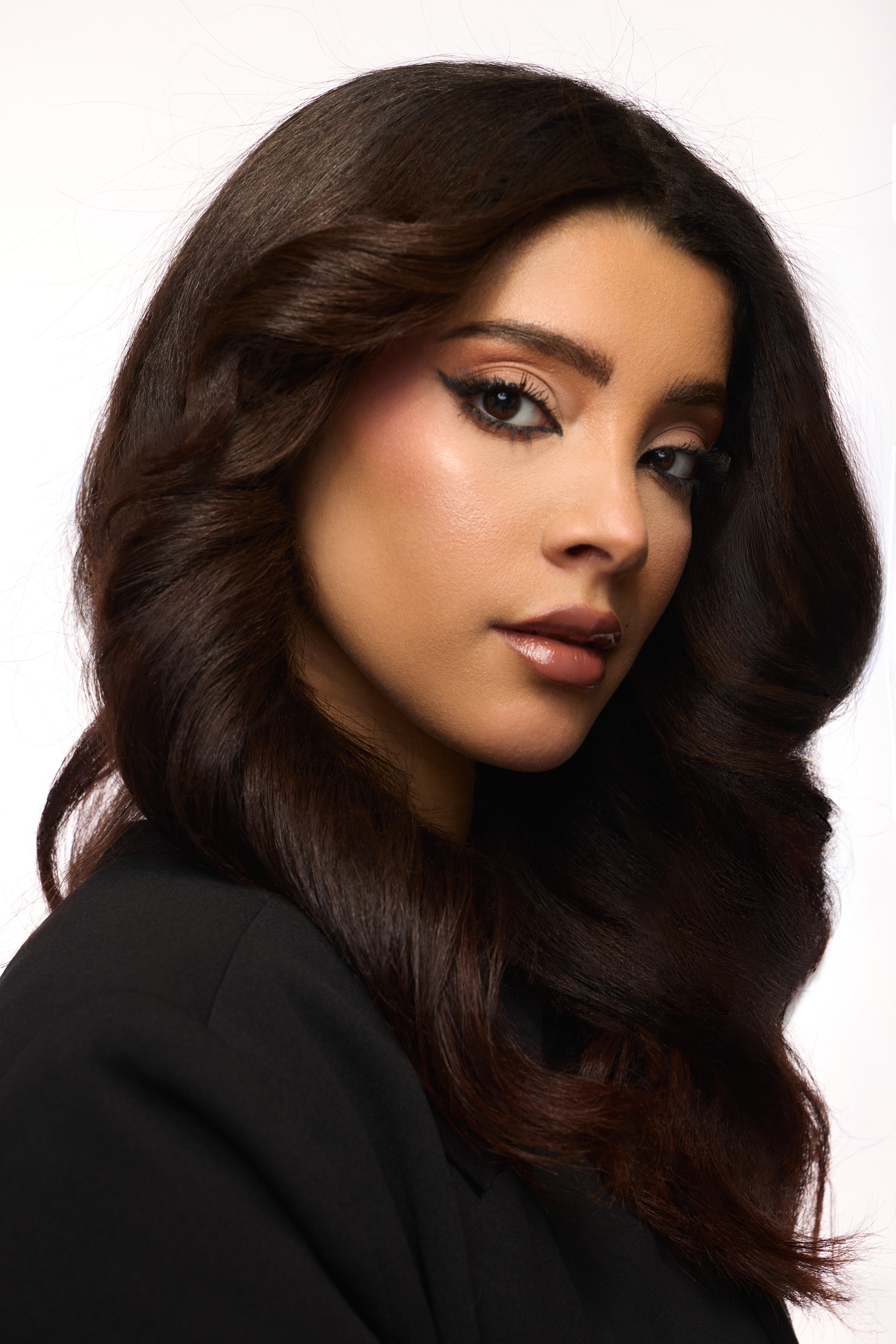  Beauty portrait of Hanan featuring professional hair styling and beauty makeup, photographed by Hisham Mohammed. بورتريه بيوتي وشعر للمودل حنان ابراز تسريحة الشعر والمكياج، تصوير هشام محمد