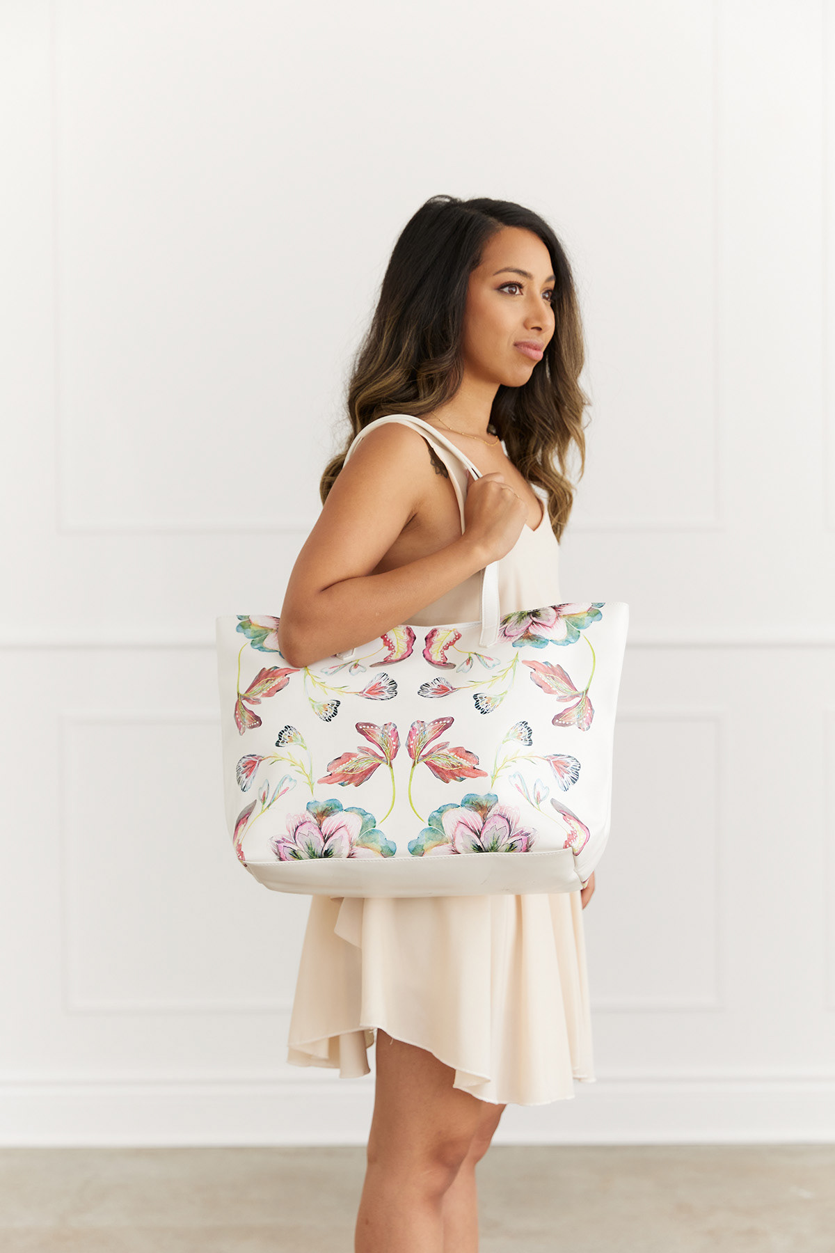 Faux Leather Tote Bag - White Vintage Floral - ©Weddingstar Inc. - www.weddingstar.com