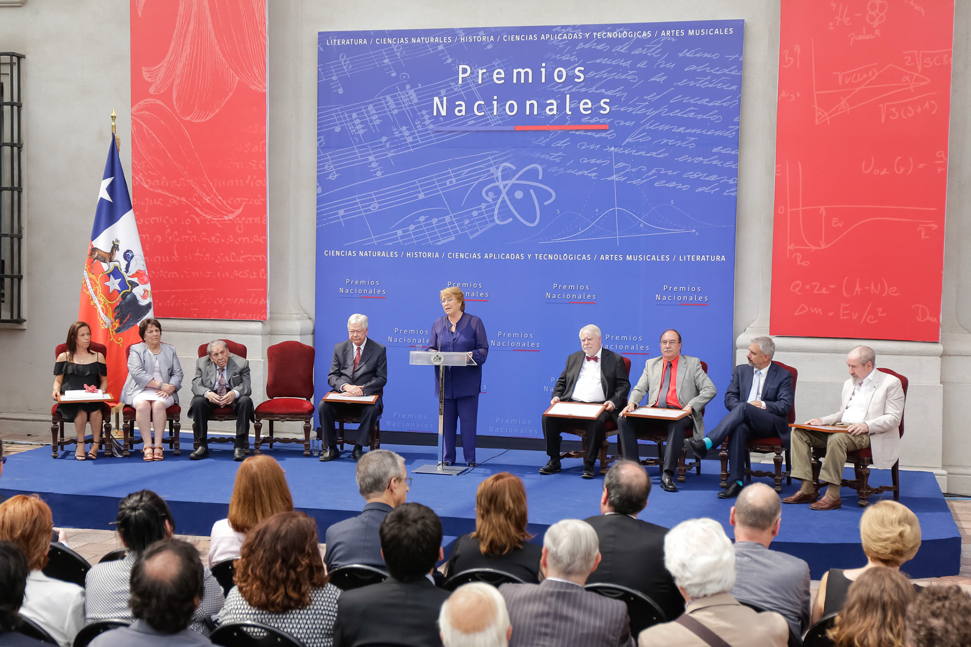 Ceremonia de los Premios Nacionales 2016 junto a la Presidenta Michelle Bachelet, realizada en el Palacio de La Moneda. 2016