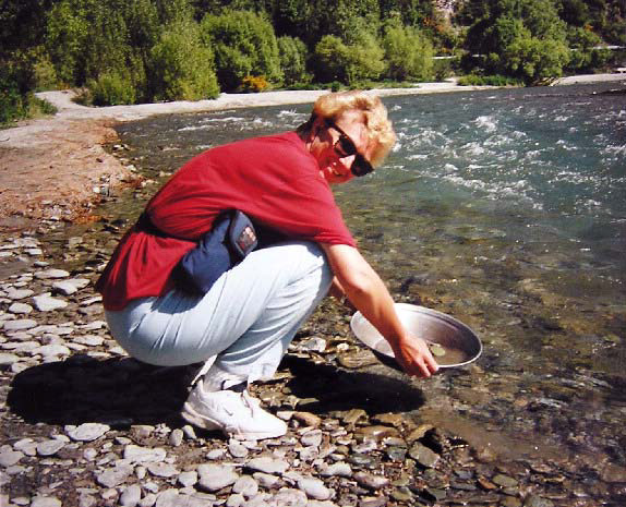 Searching for gold, Arrowtown