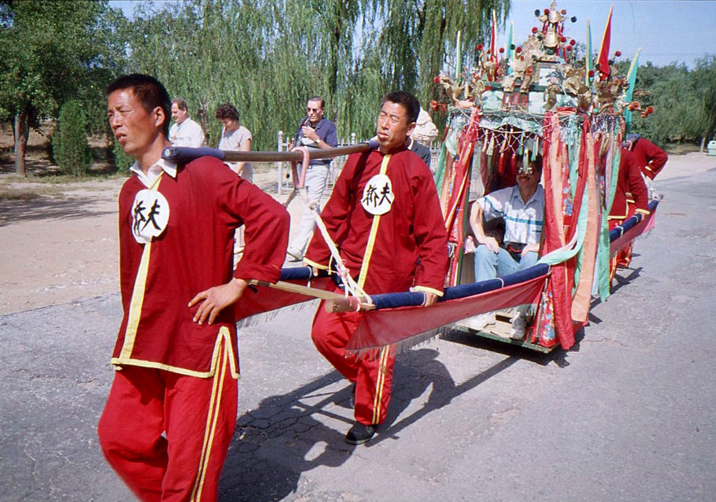 Carried along the Ming Way