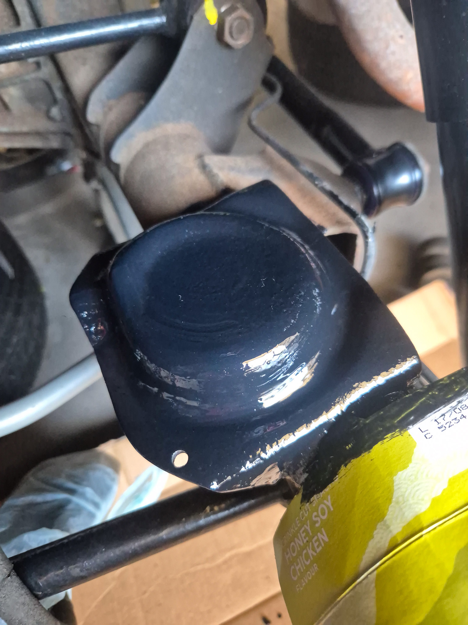 Painted the spring seats in Chasis Paint