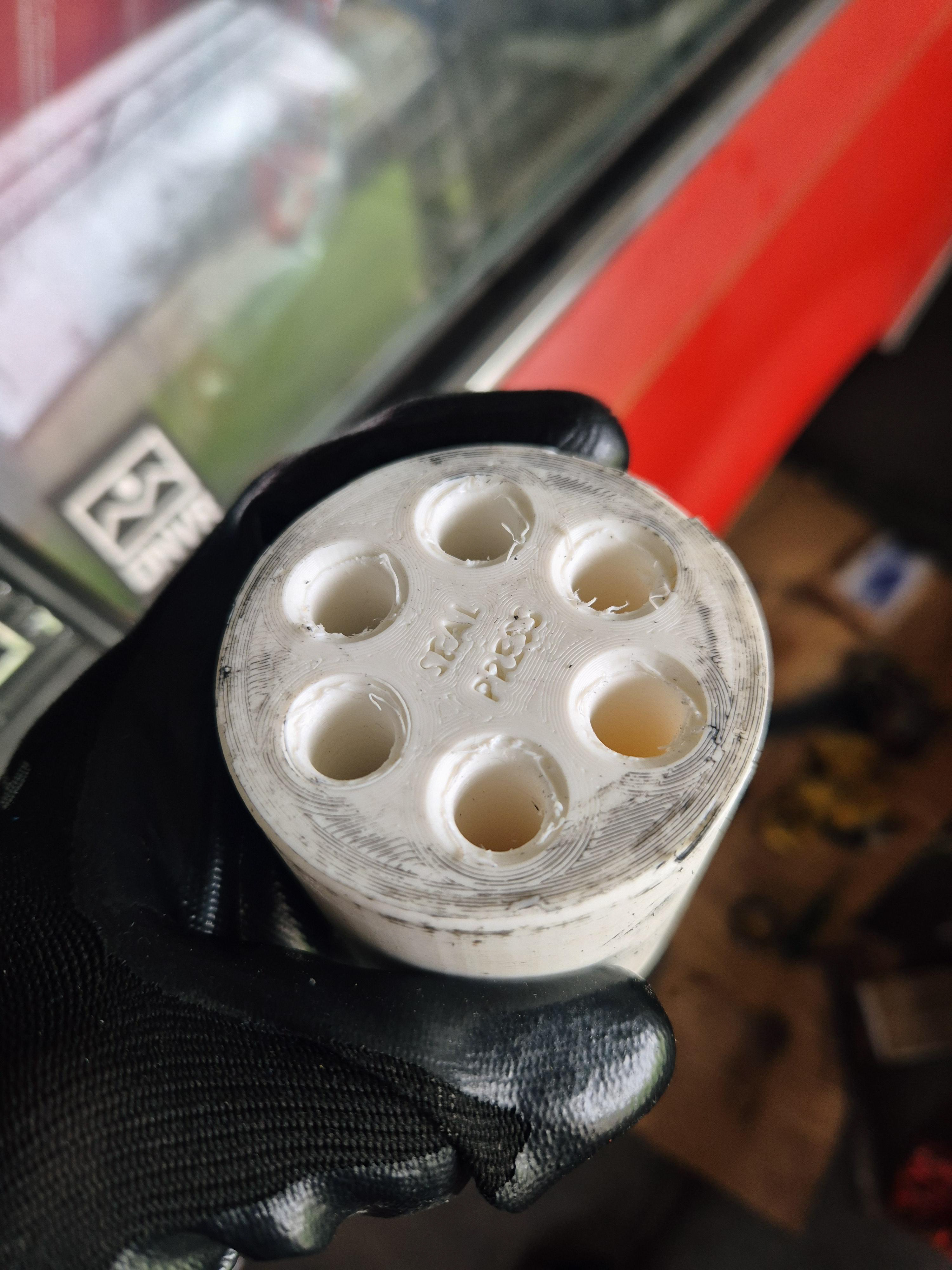 Apart from old support stringing, no damage after use