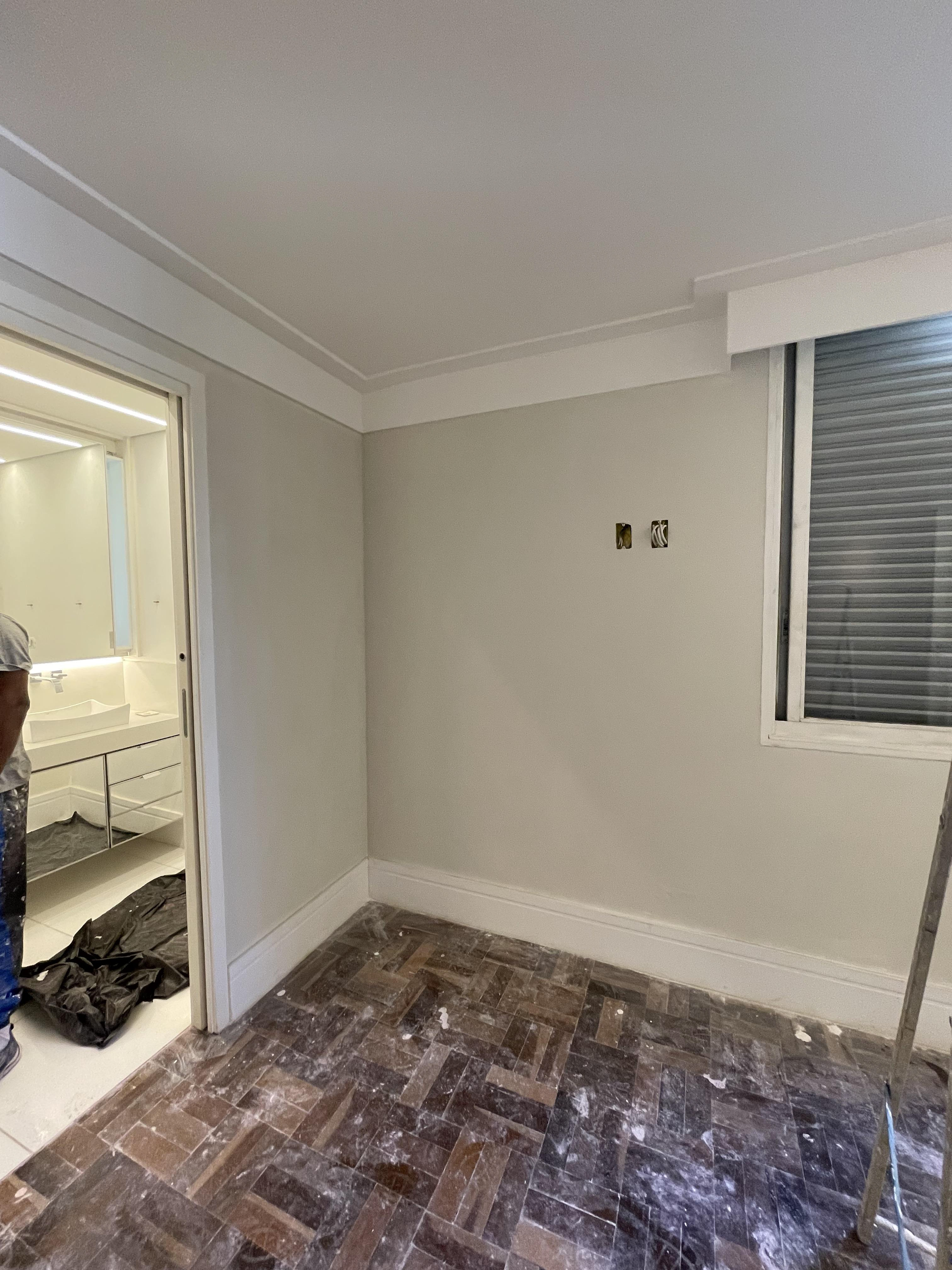 teto e paredes com fundo aplicado para demais demãos