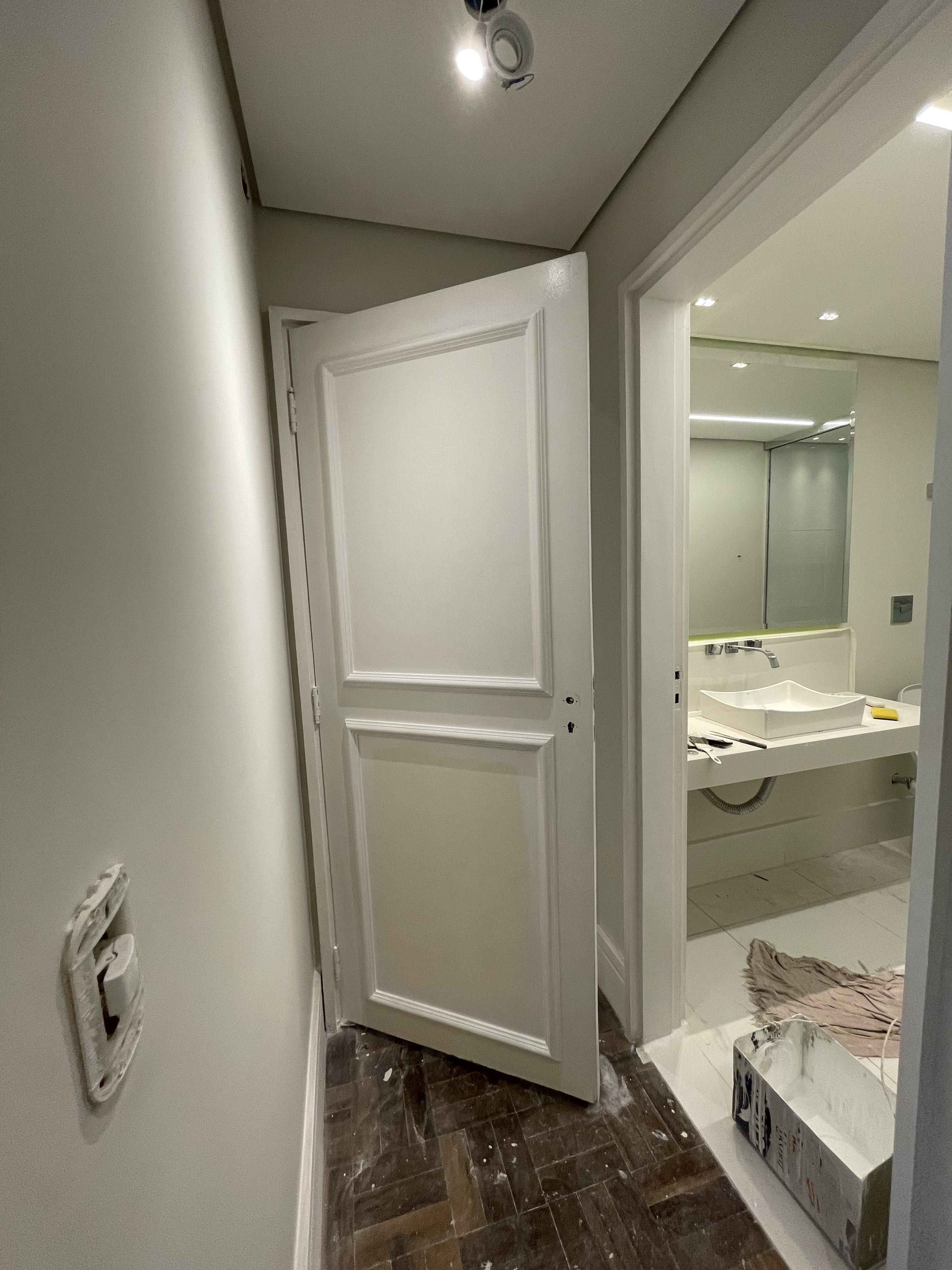 Porta com preparo + primeira demão feitos