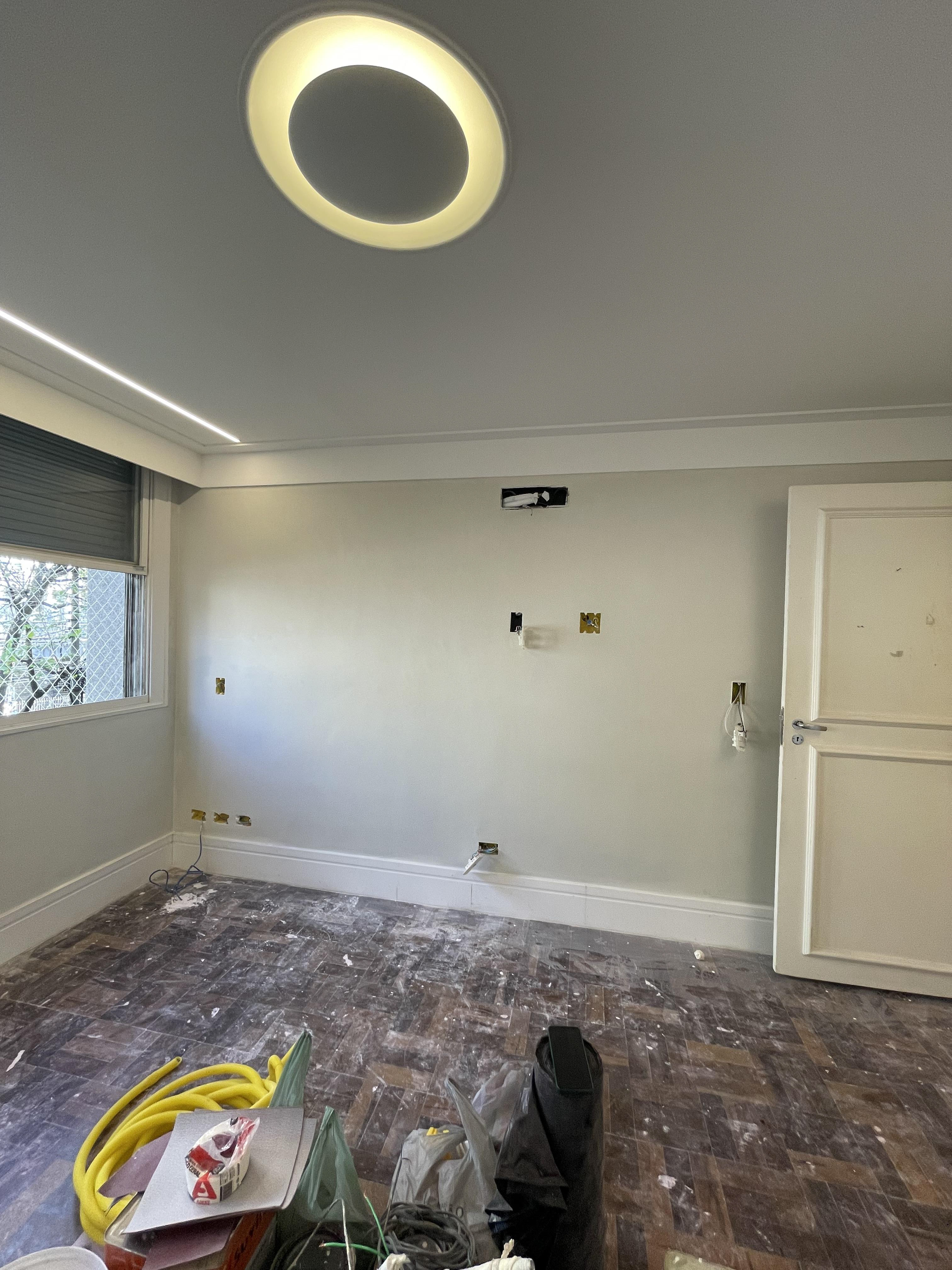 teto e paredes com fundo aplicado para demais demãos