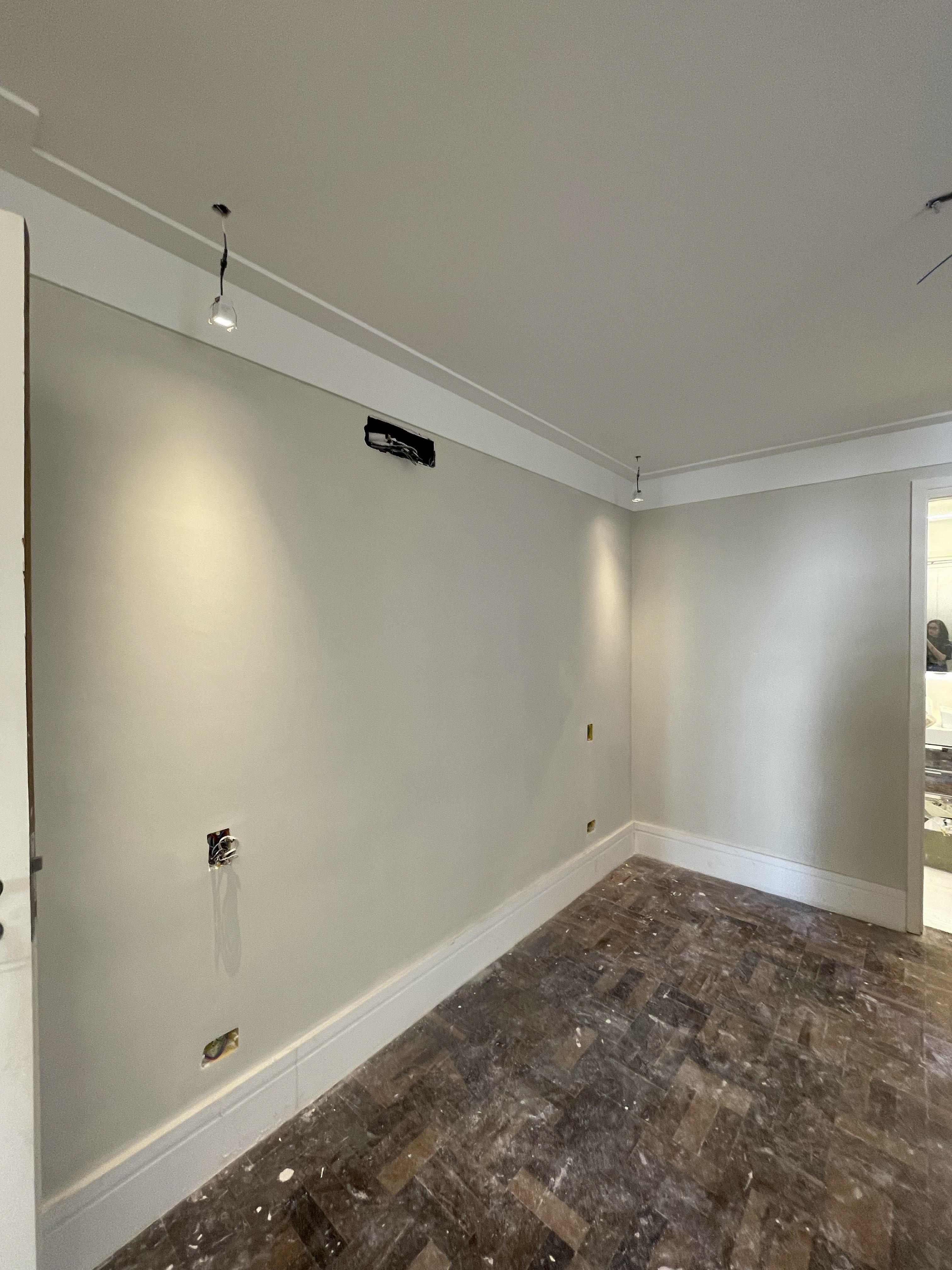 teto e paredes com fundo aplicado para demais demãos