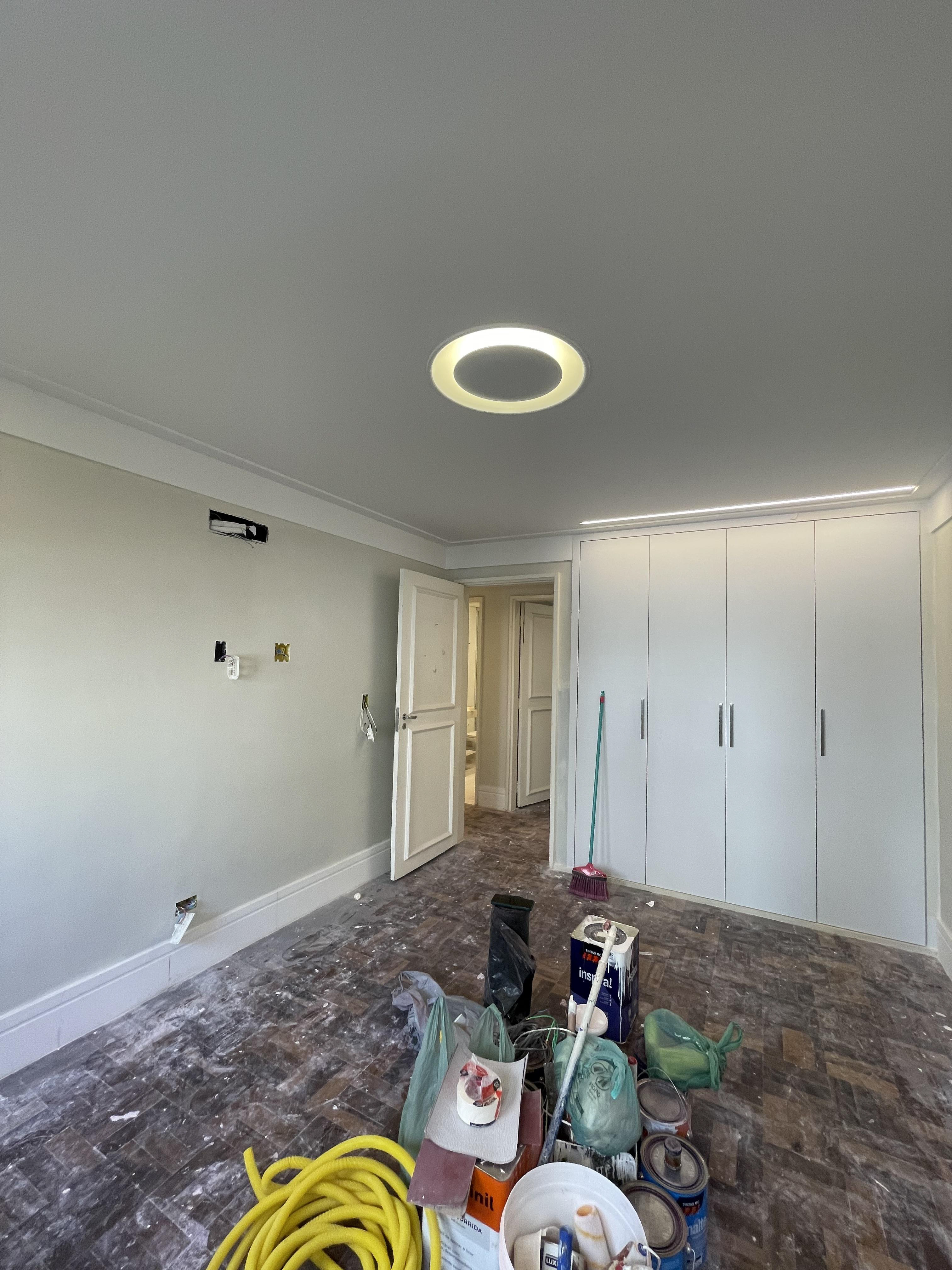 teto e paredes com fundo aplicado para demais demãos