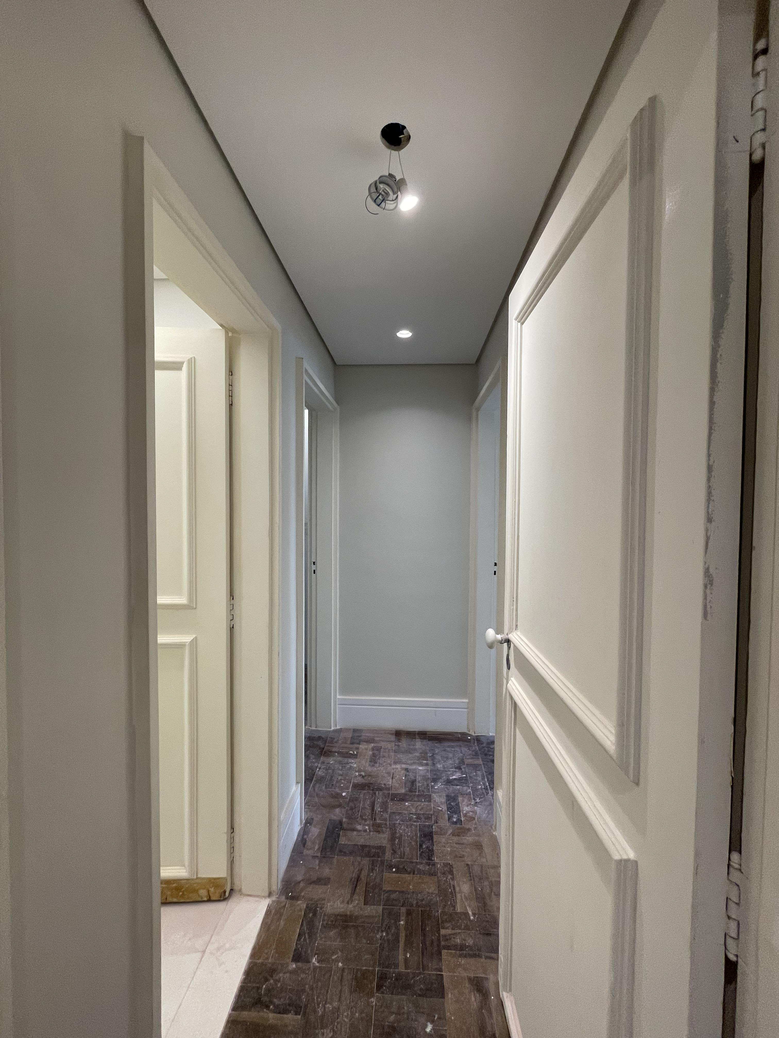 teto e paredes com fundo aplicado para demais demãos