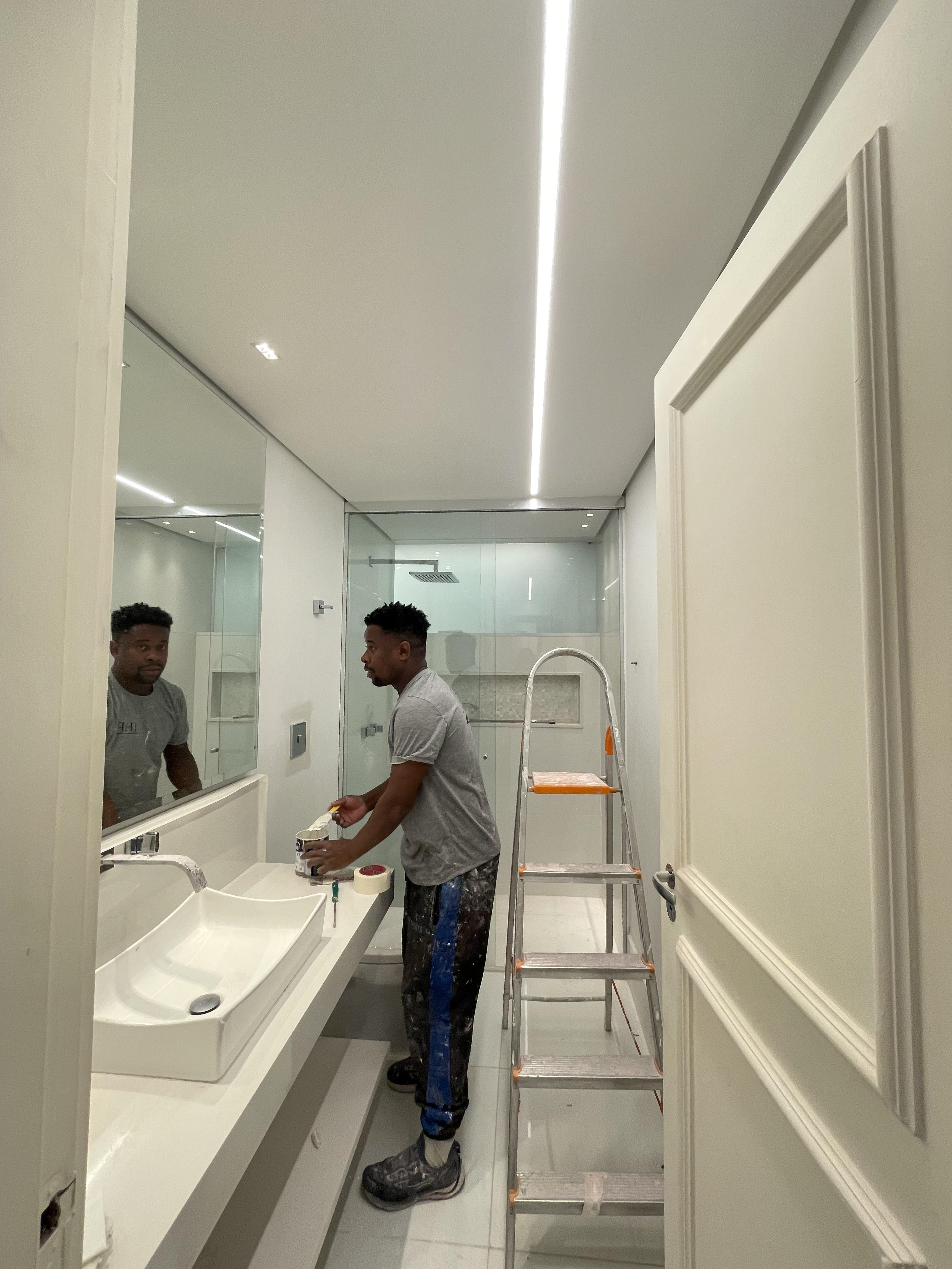 teto e paredes com fundo aplicado para demais demãos