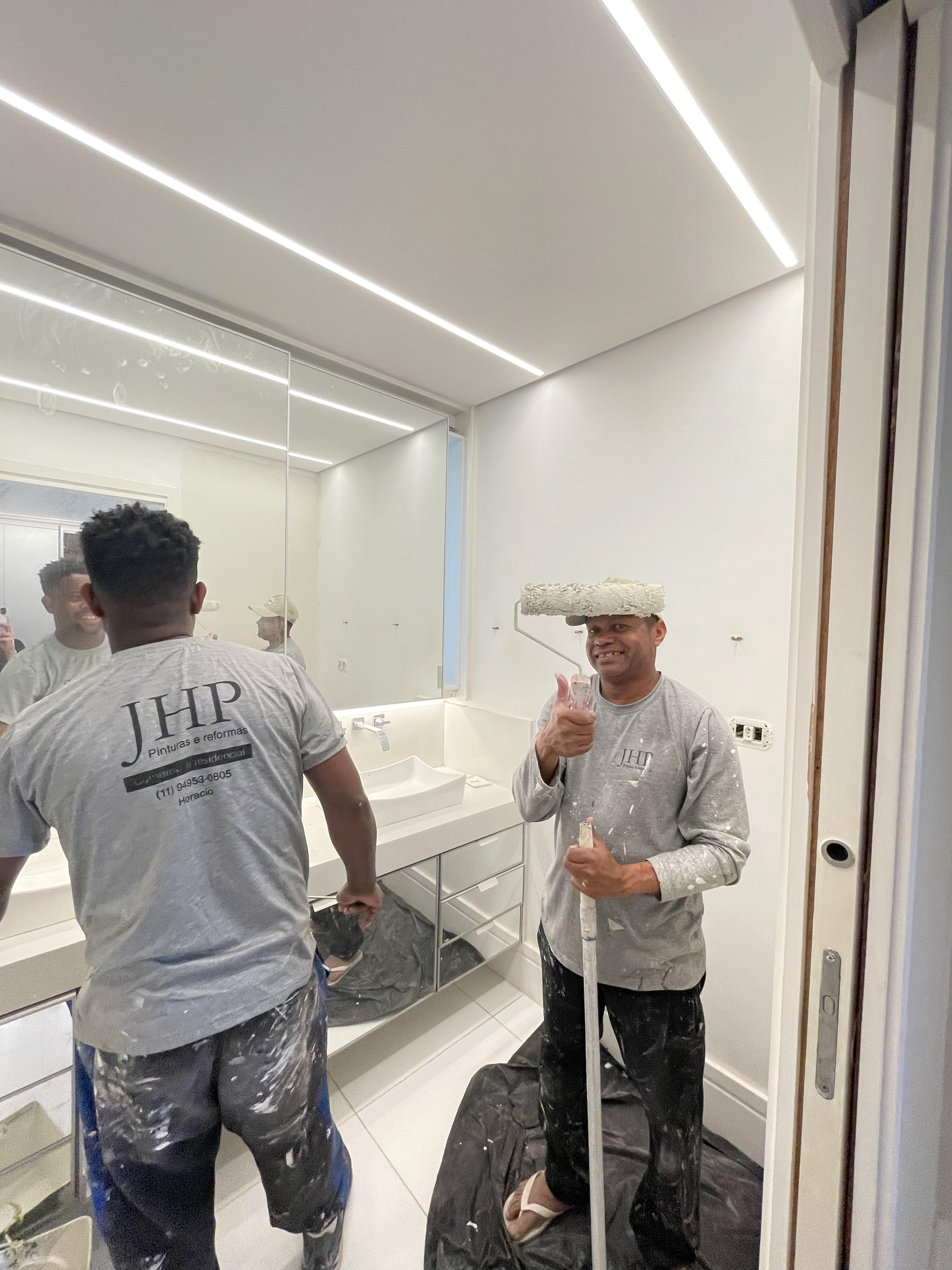 teto e paredes com fundo aplicado para demais demãos