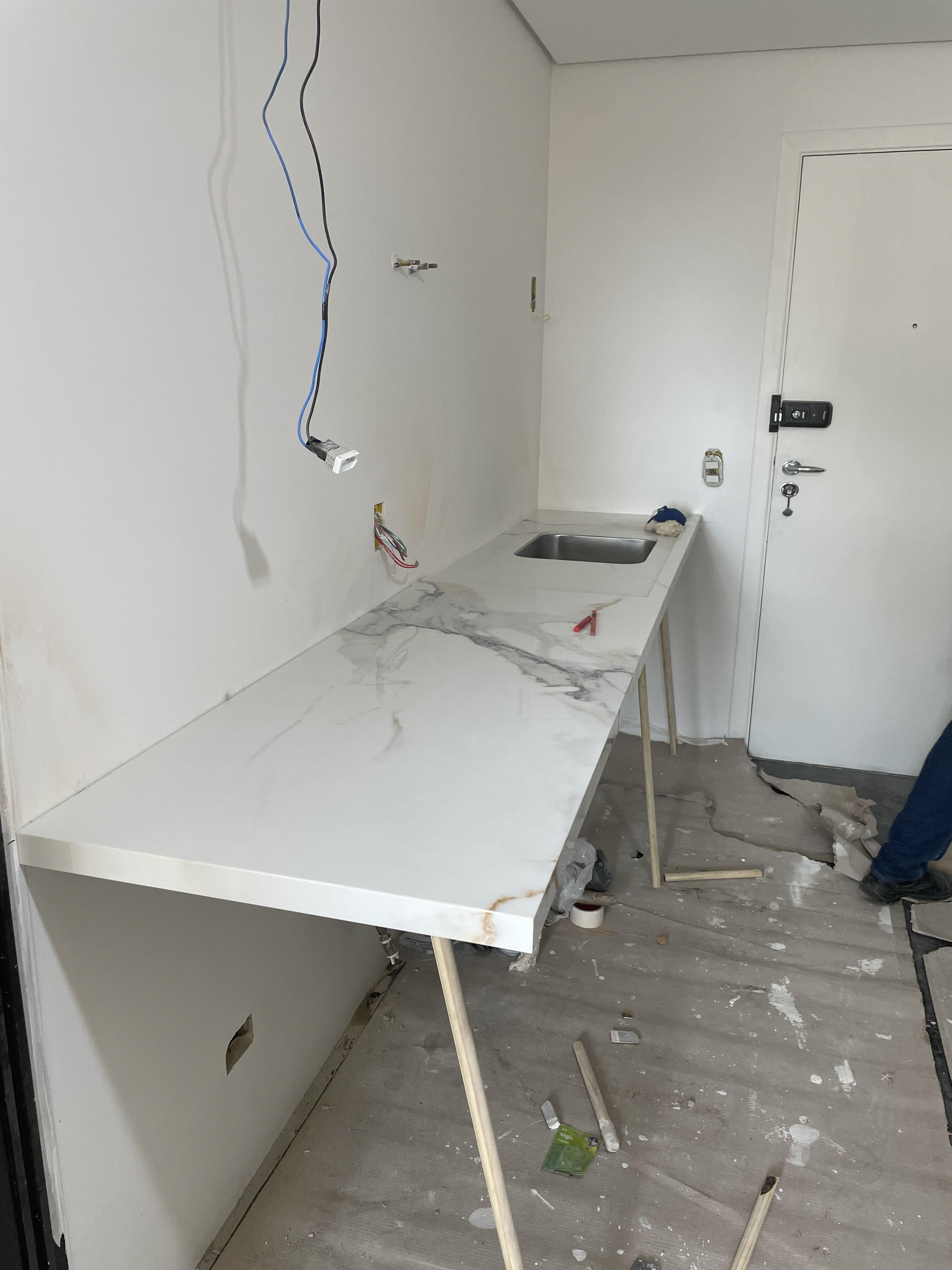 bancada de pedra instalada no dia da visita