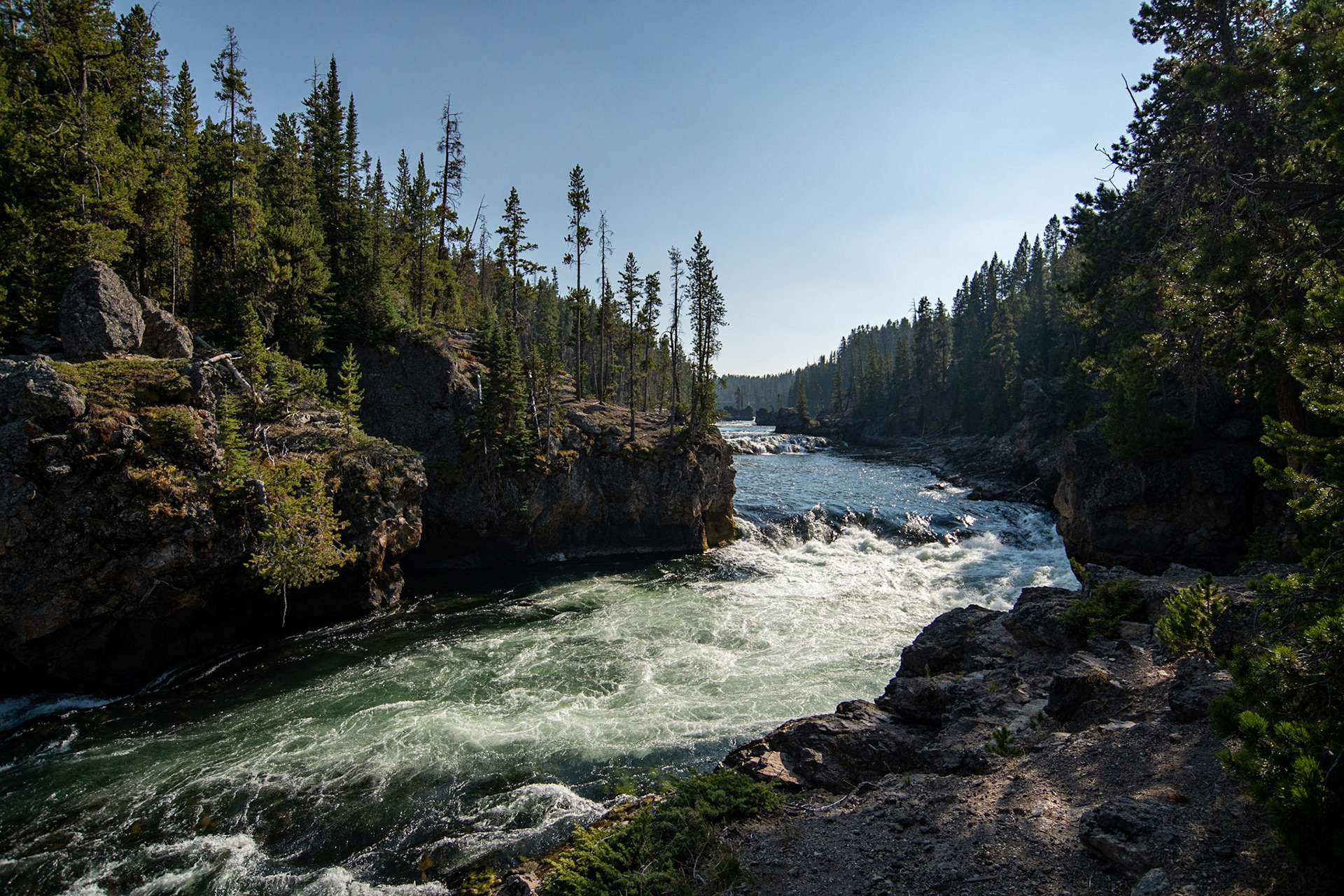 Yellowstone river on the way to Upper Falls View