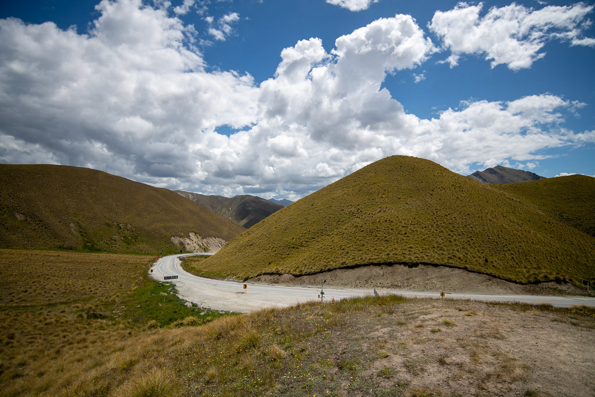 Lindis Pass Summit Scenic Lookout