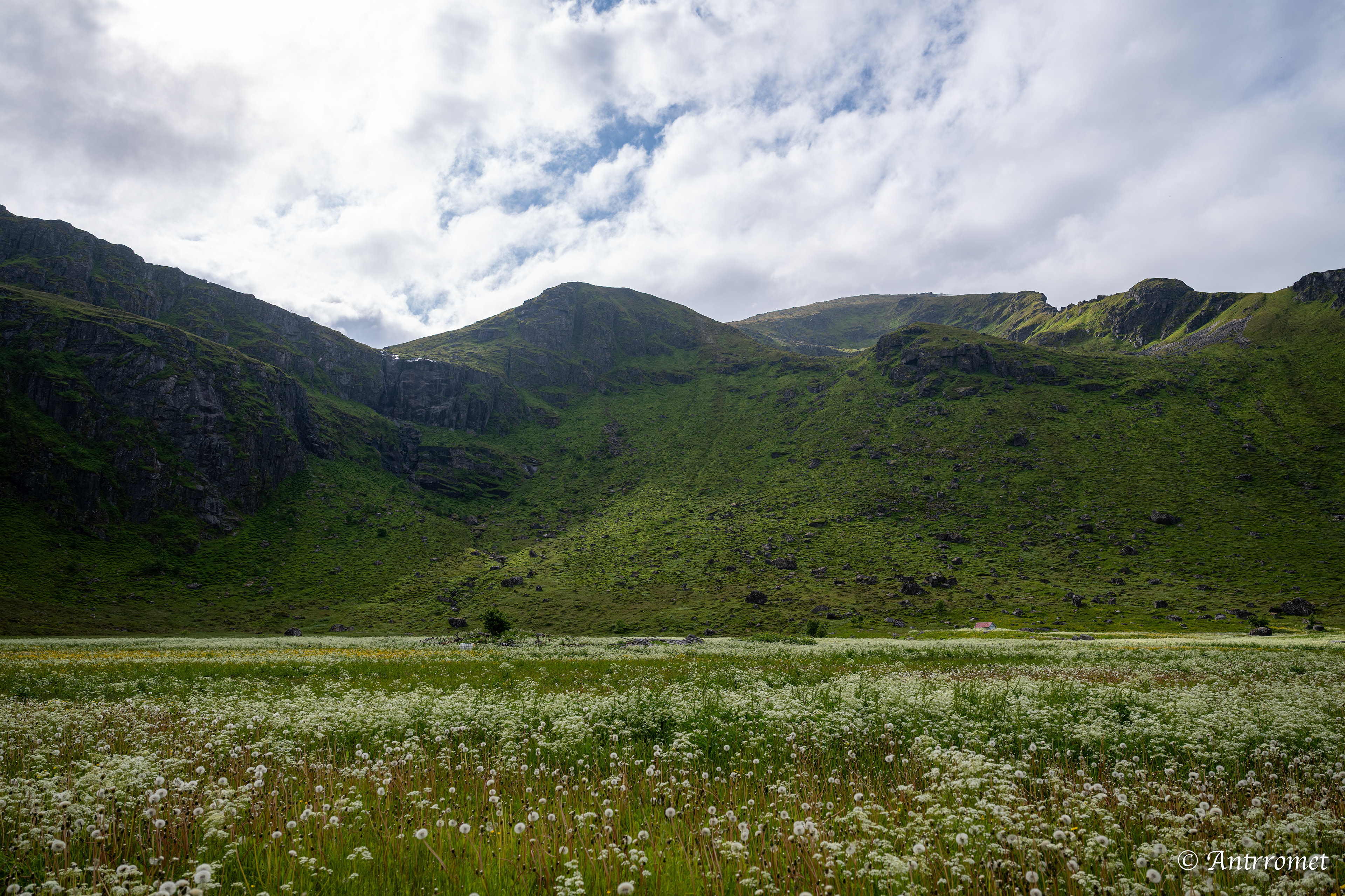 Ryten/Kvalvika Beach Trail