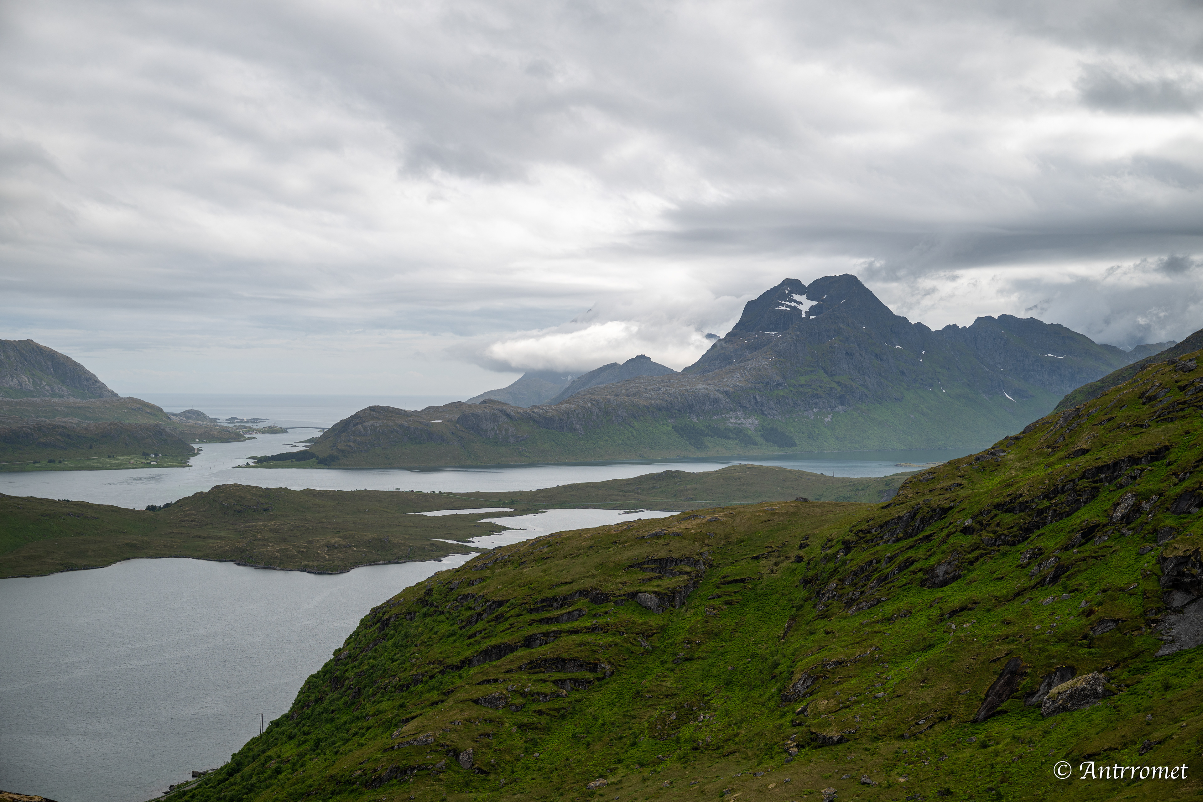 Ryten/Kvalvika Beach Trail