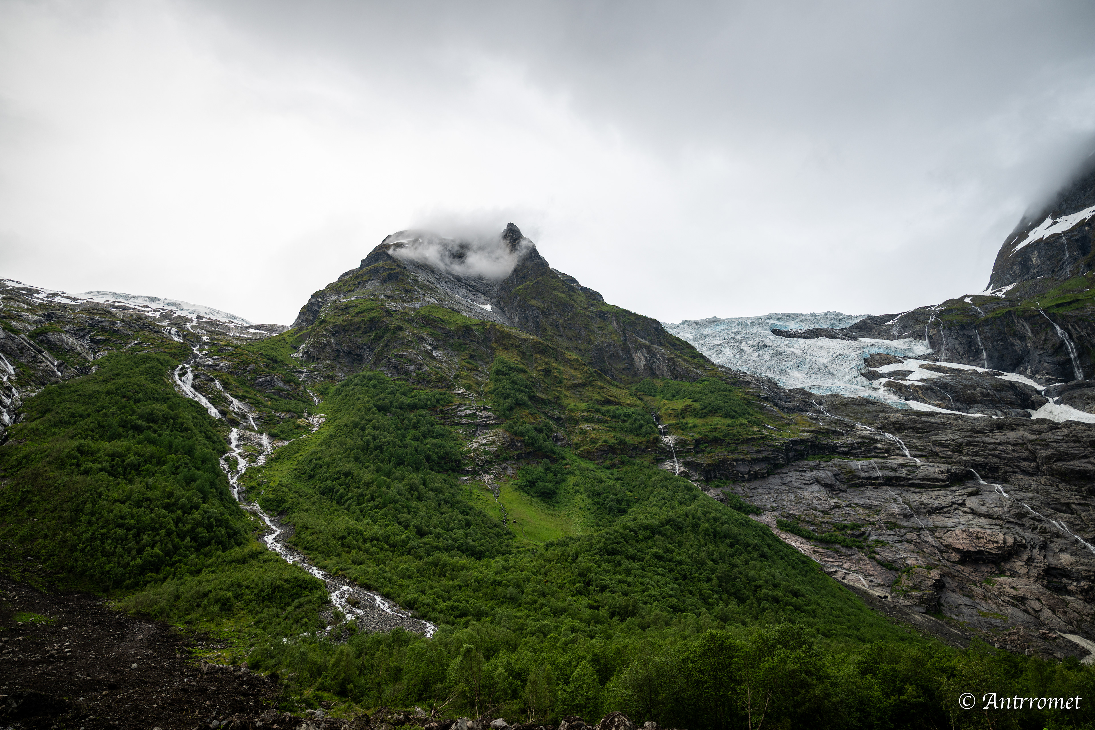 Bøyabreen Glacier Viewpoint