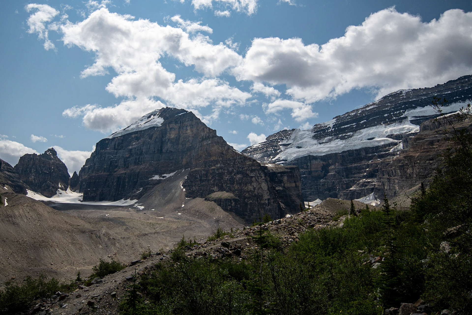 Somewhere on the Plain of Six Glaciers hike