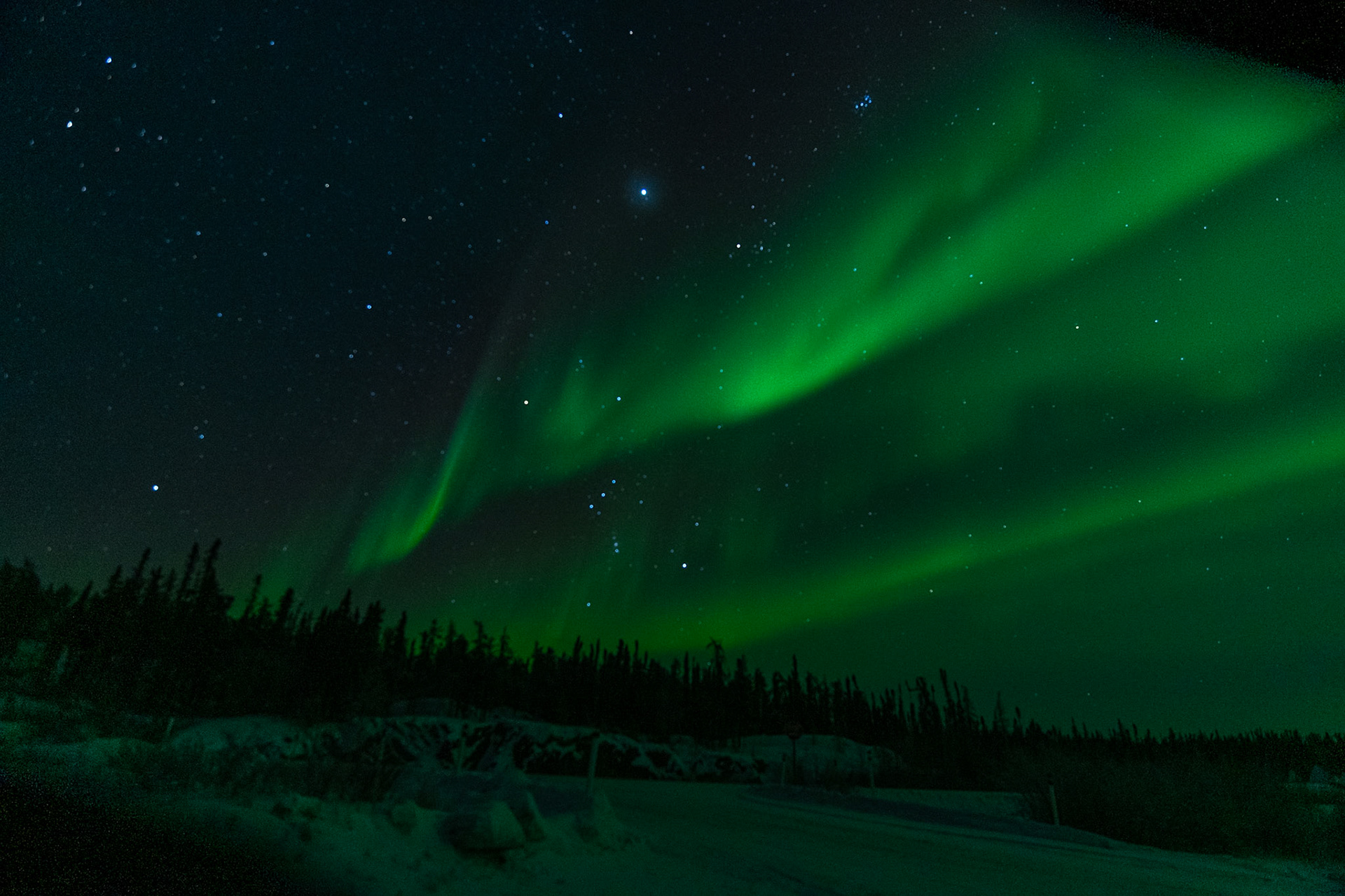 Northern lights at Prelude Lake E, Ingraham Trail
