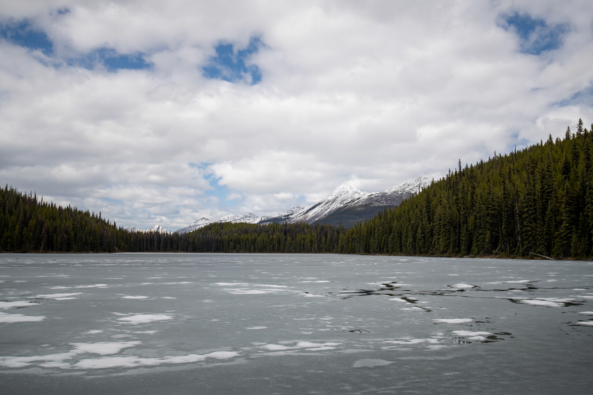 Frozen Mona lake