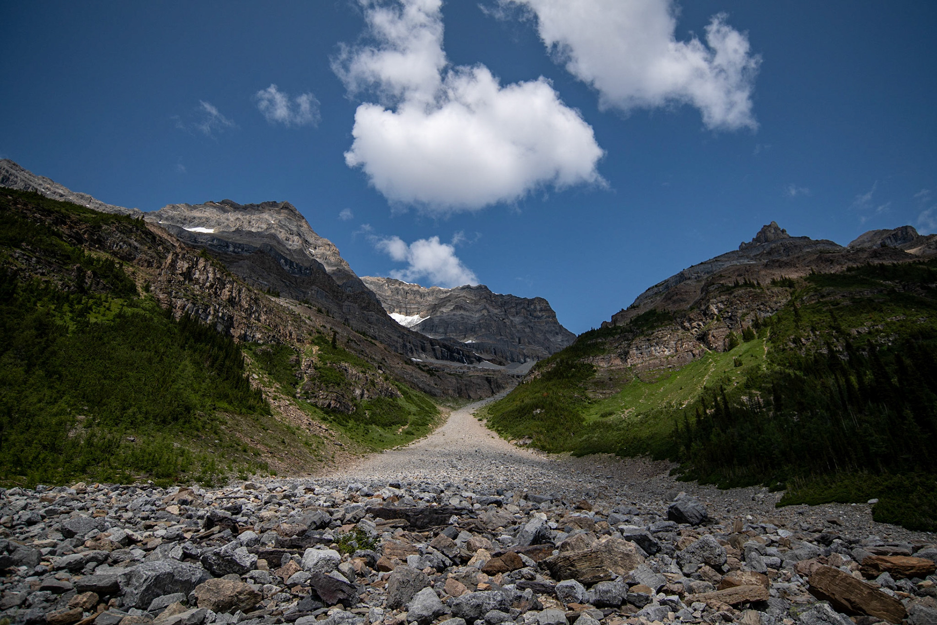 Somewhere on the Plain of Six Glaciers hike