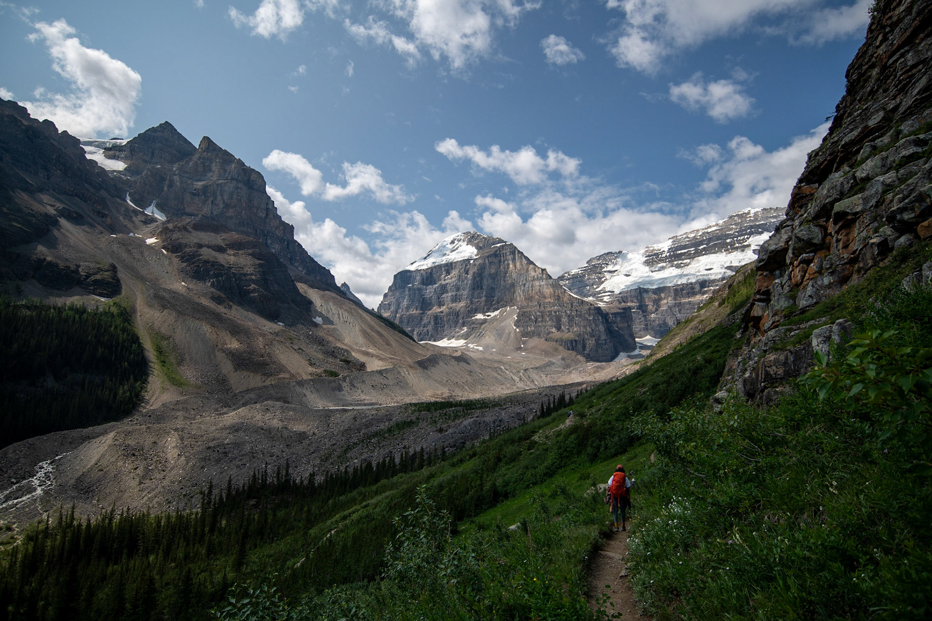 Somewhere on the Plain of Six Glaciers hike