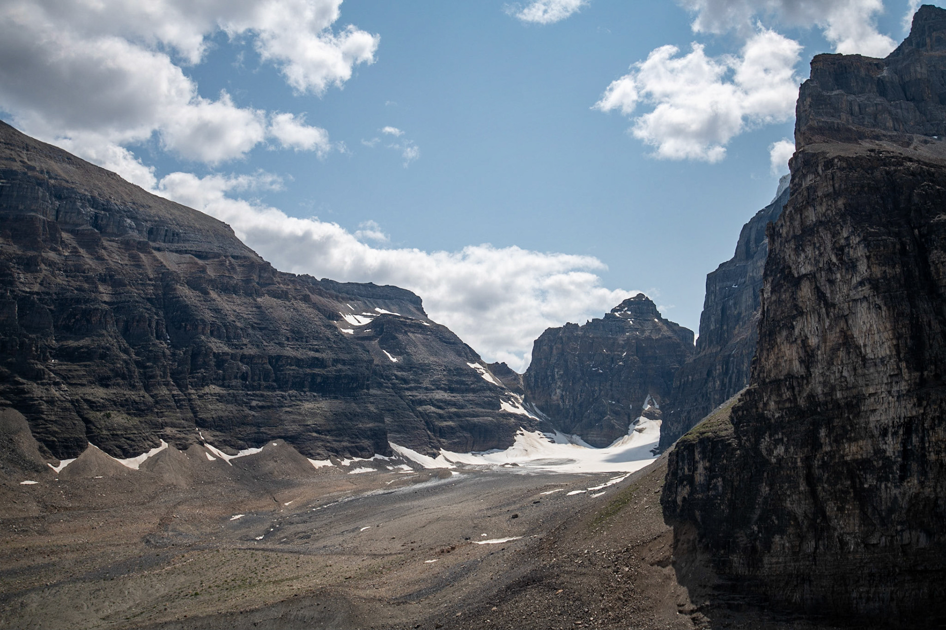 Somewhere on the Plain of Six Glaciers hike