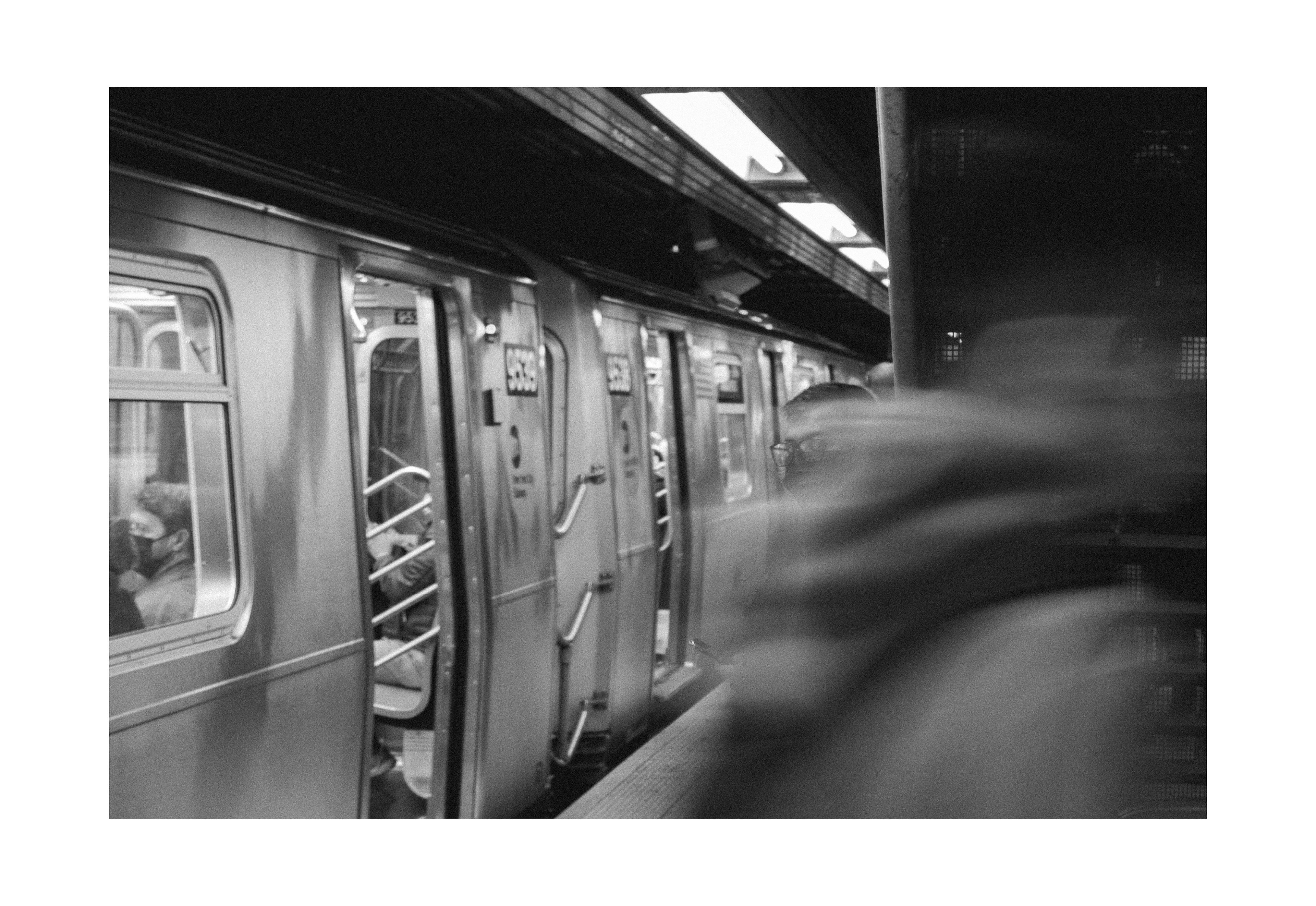 “Nos miramos”_2021_63.5 cm x 42.3333 cm