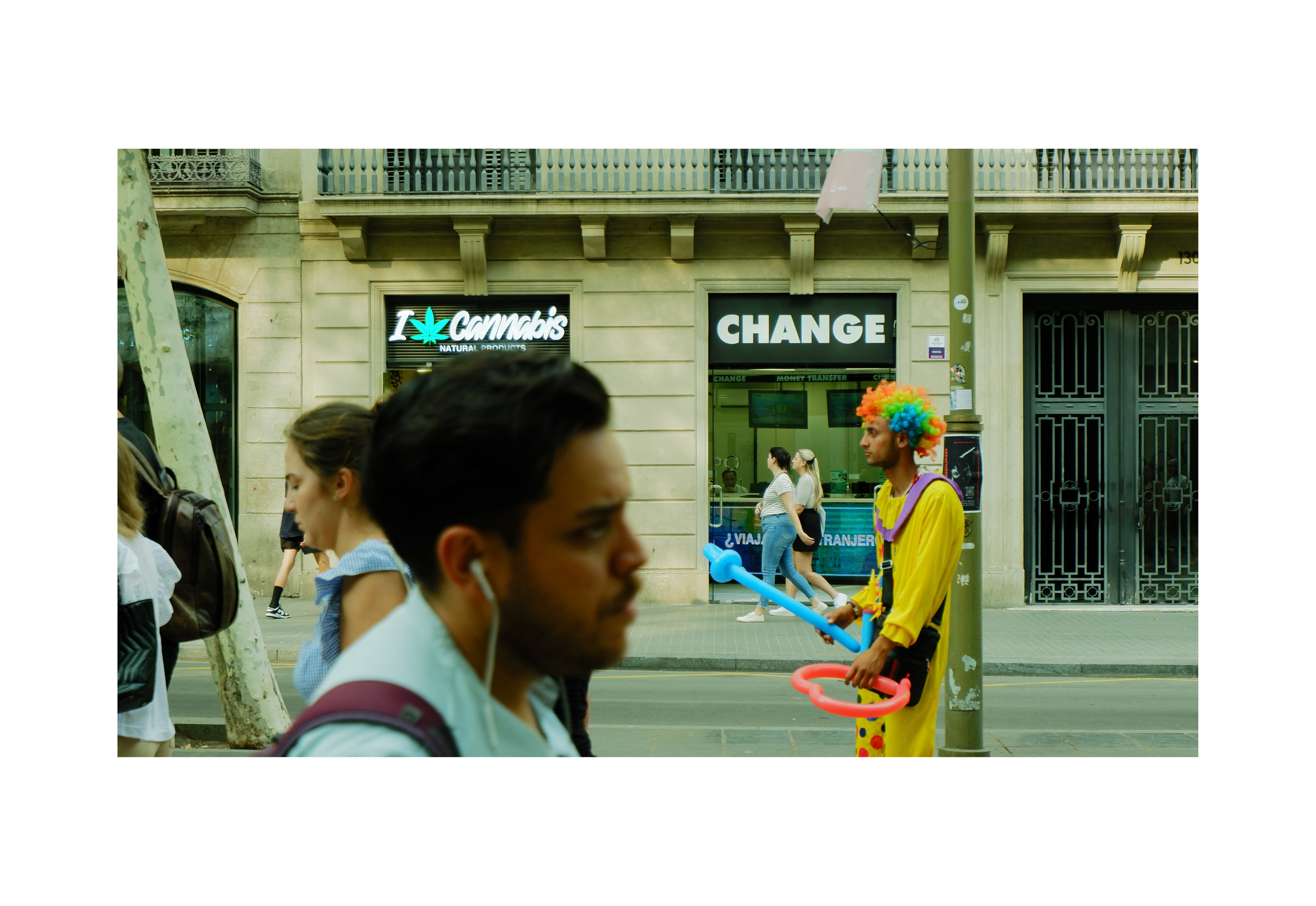 “Trabajo 1”_2023_60.6742 cm x 34.1418 cm