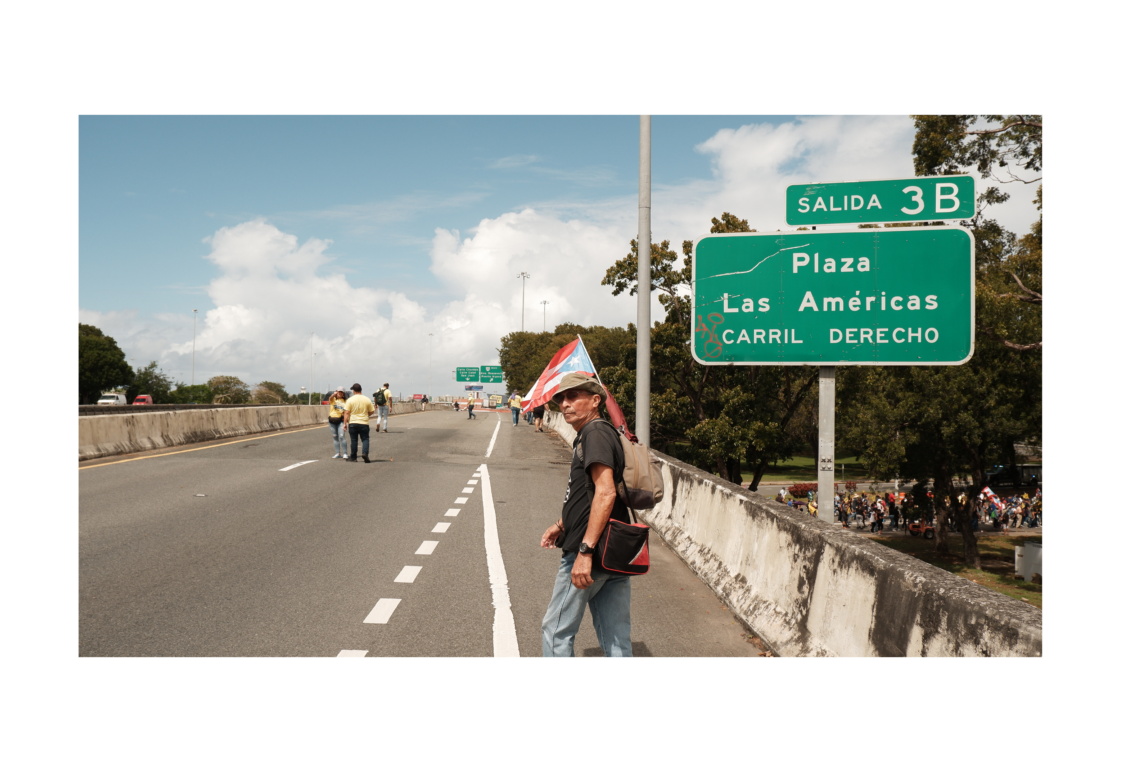 “Patria en mochila”_2022_63.5 cm x 35.7293 cm