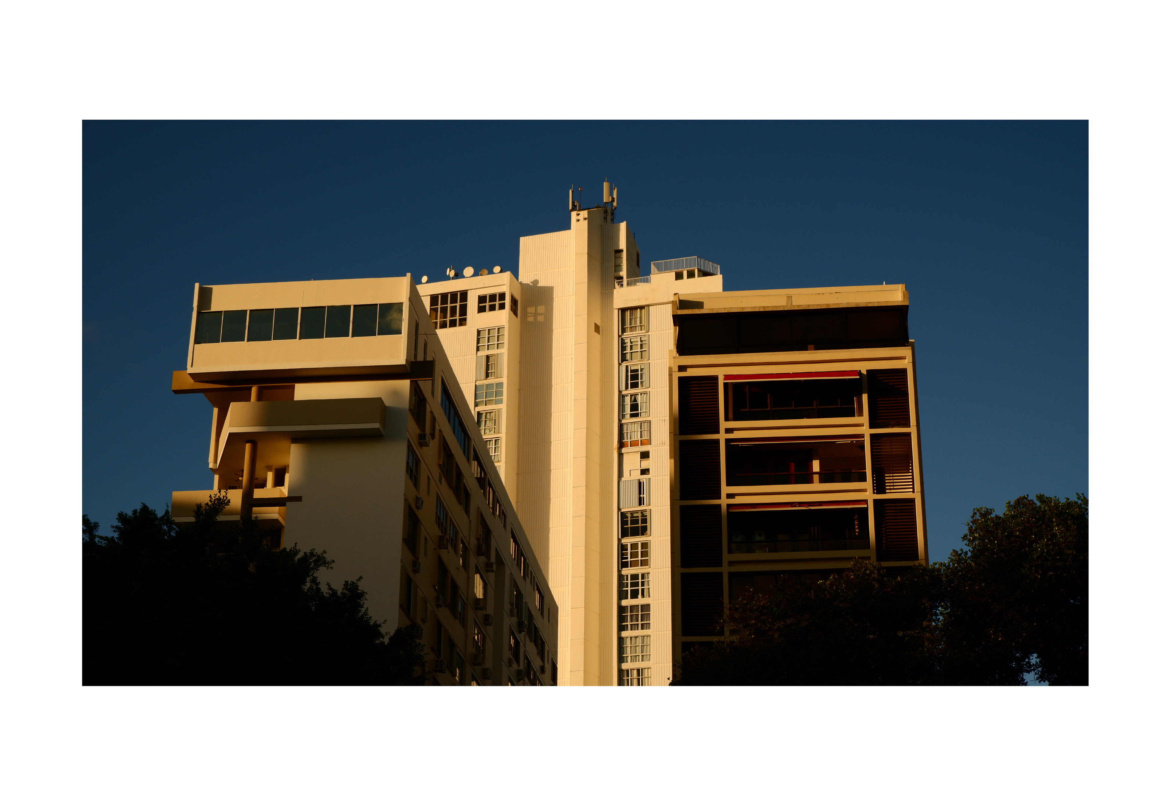 “Urbano 1”_2022_63.5 cm x 42.3333 cm