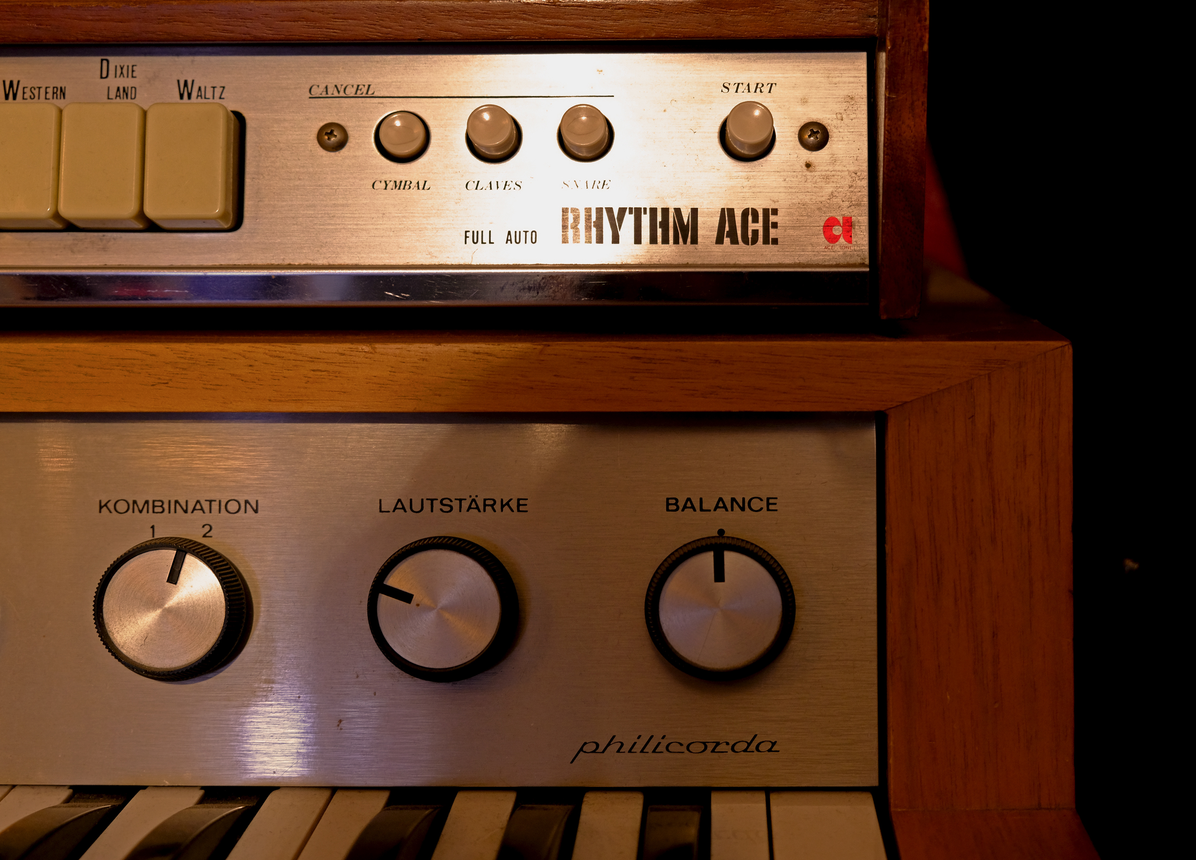 Rhythm Ace Drum Machine and a 60s Philicorda