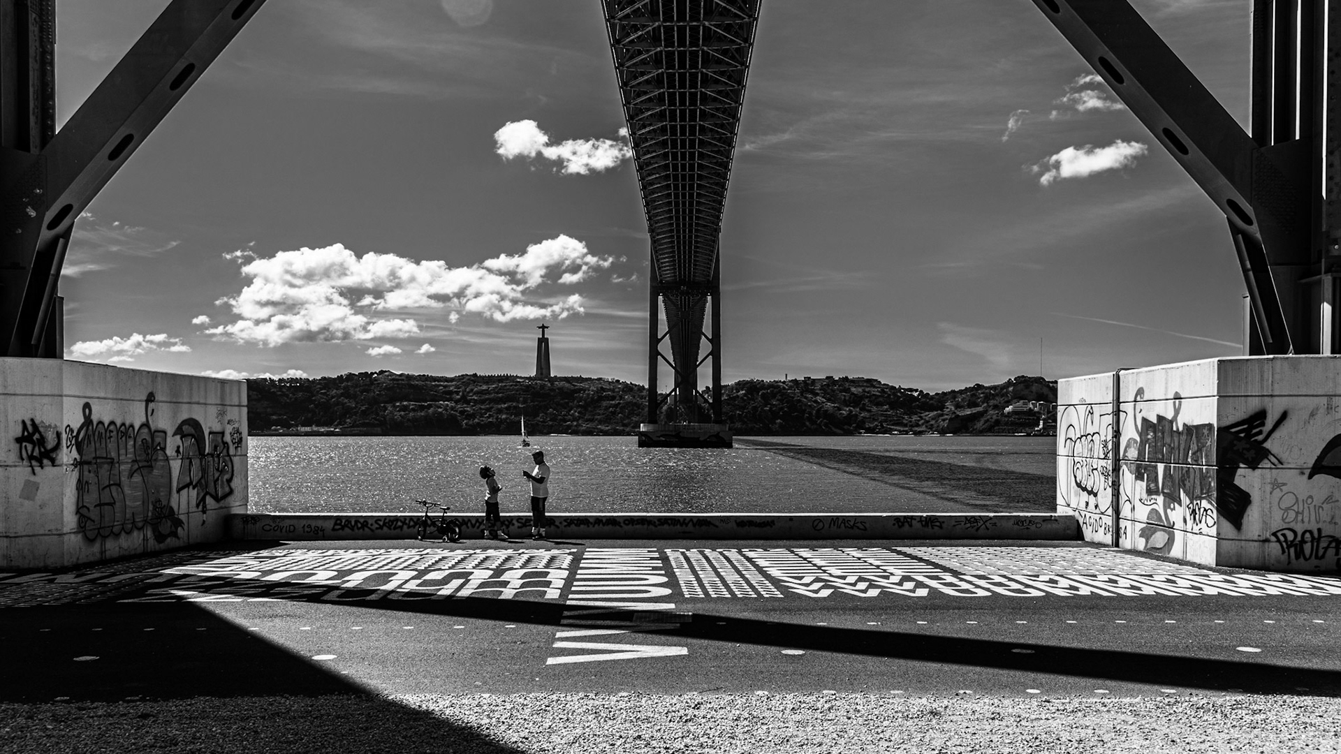 Blick auf Ponte 25 de Abril und Santuário de Cristo Rei