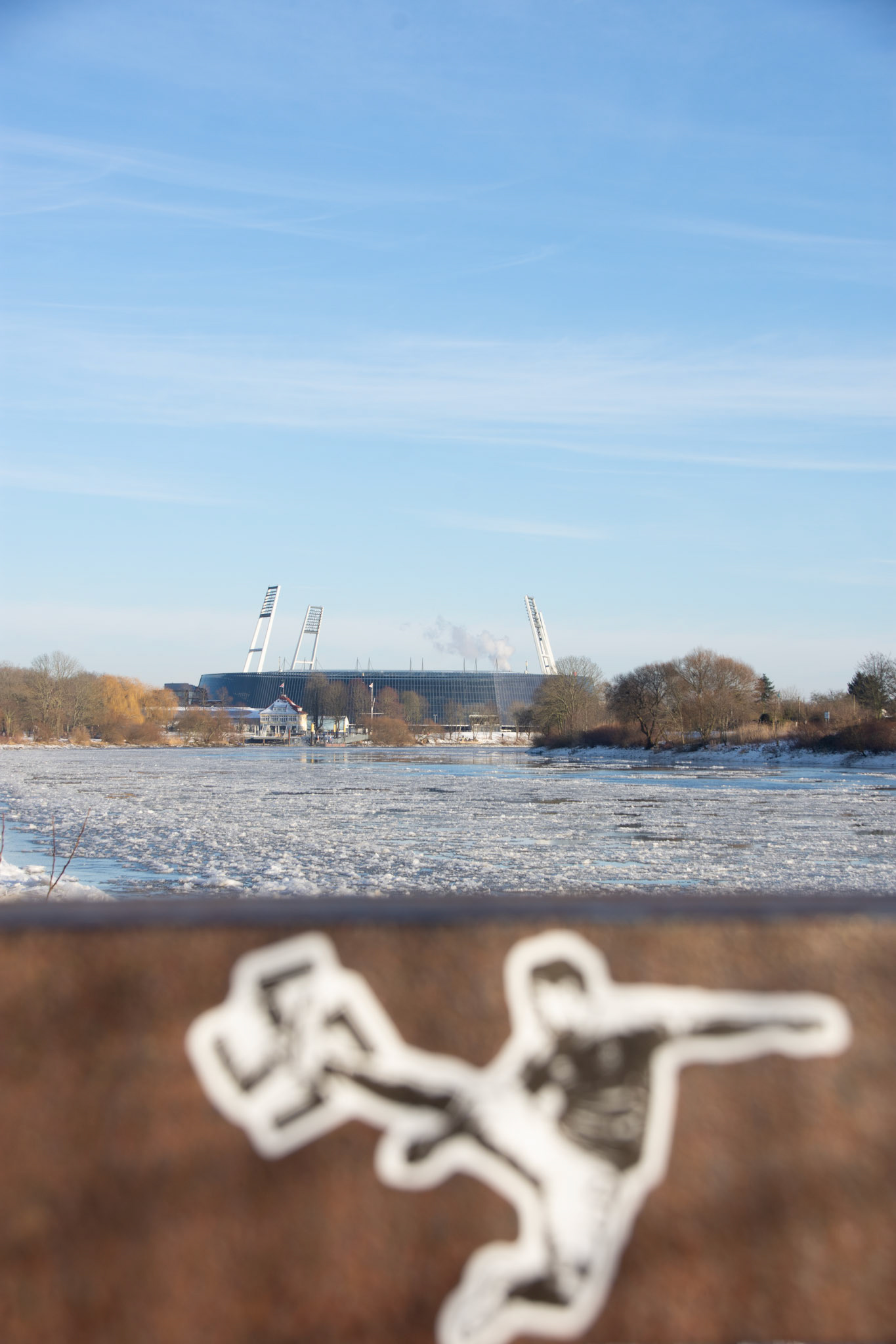 Weser Stadion und Weser mit Eisgang