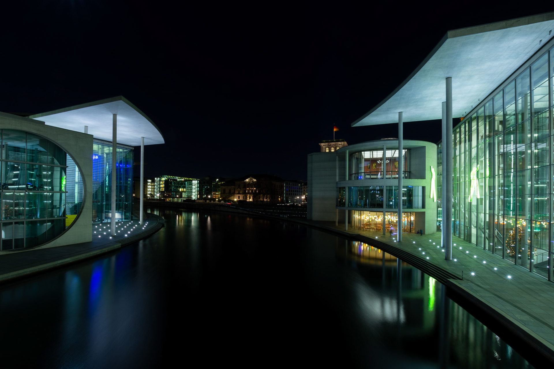 Blick auf Paul-Löbe-Haus und Marie-Elisabeth-Lüders-Haus