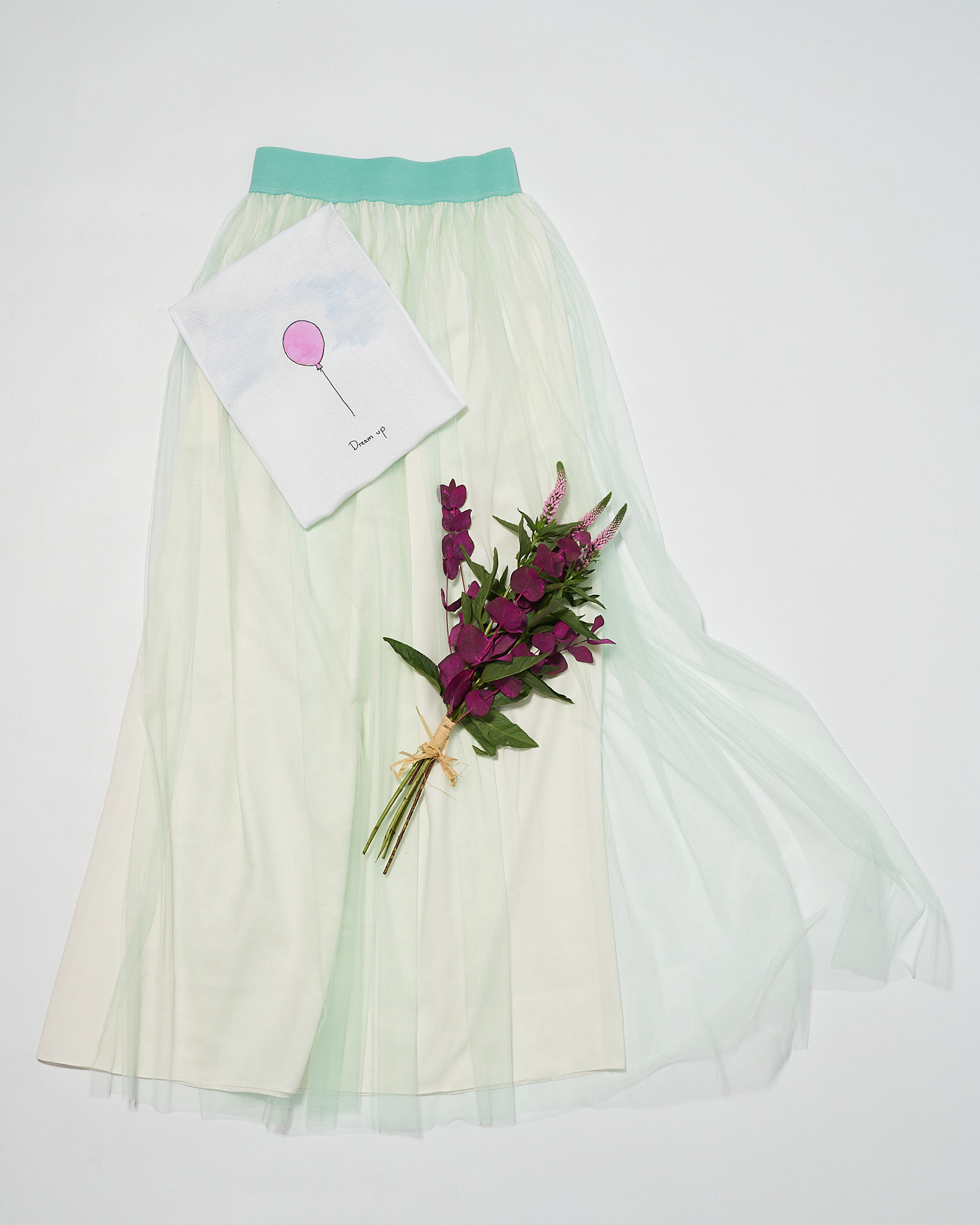 Fusta si tricou flat lay