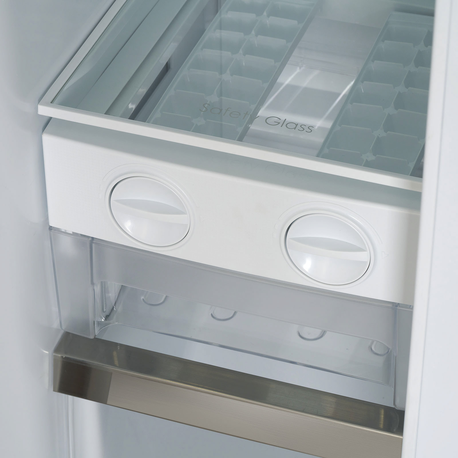 Combina frigorifica Heinner interior congelator