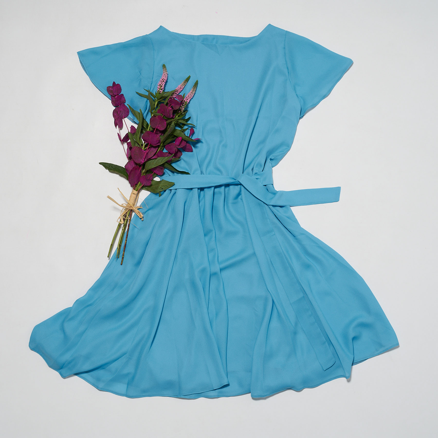 flat lay Dacia 24 rochie albastra