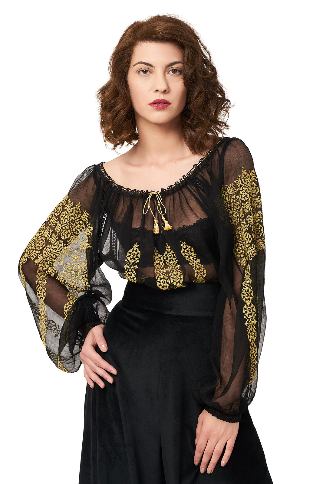 Bluza neagra cu motiv traditional cu fir galben Straie