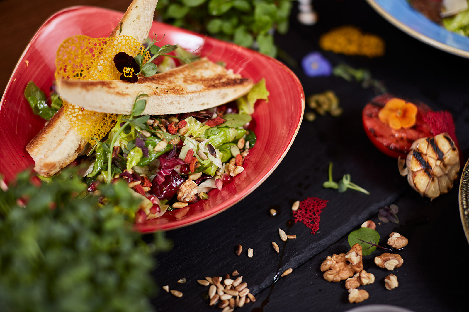 salata cu nuci si rodie Temple Pub