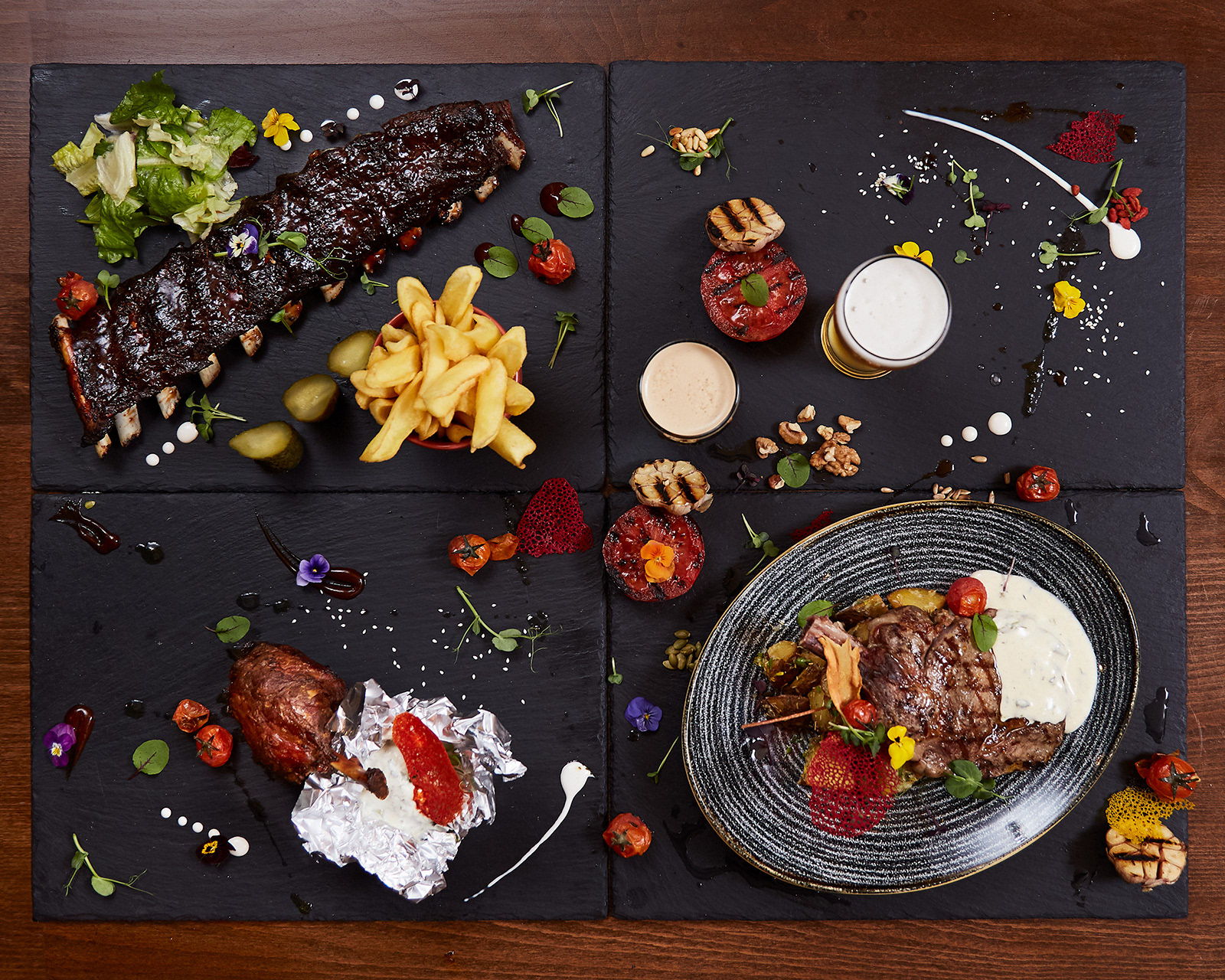 coaste la cuptor cu cartofi prajiti si friptura de porc 