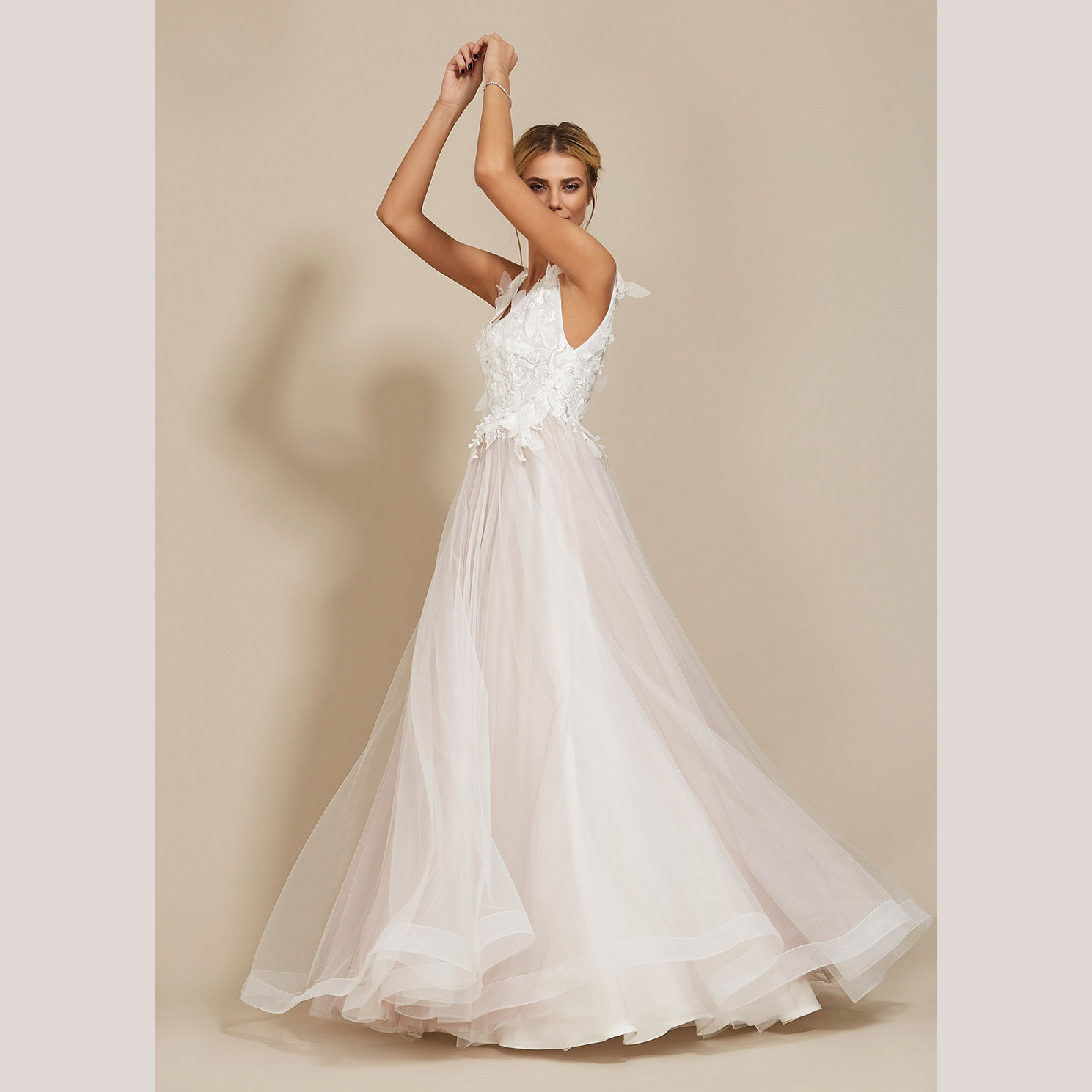 Rochie alba de mireasa Oana Nutu