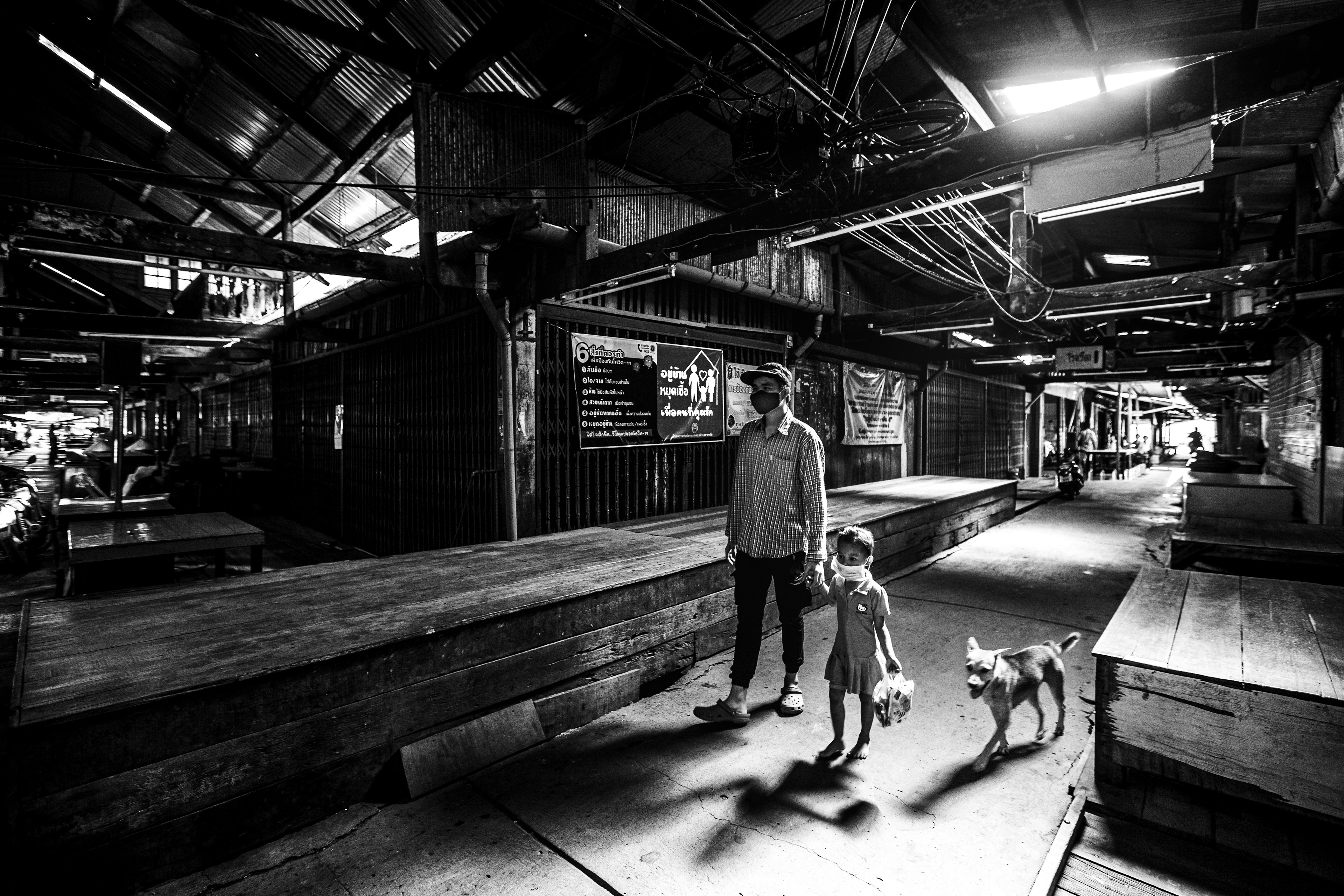 TILL WE MEET AGAIN PHOTO CONTEST BY THE ROYAL PHOTOGRAPHIC SOCIETY OF THAILAND / HONORABLE MENTION AWARD 3,000 BAHT