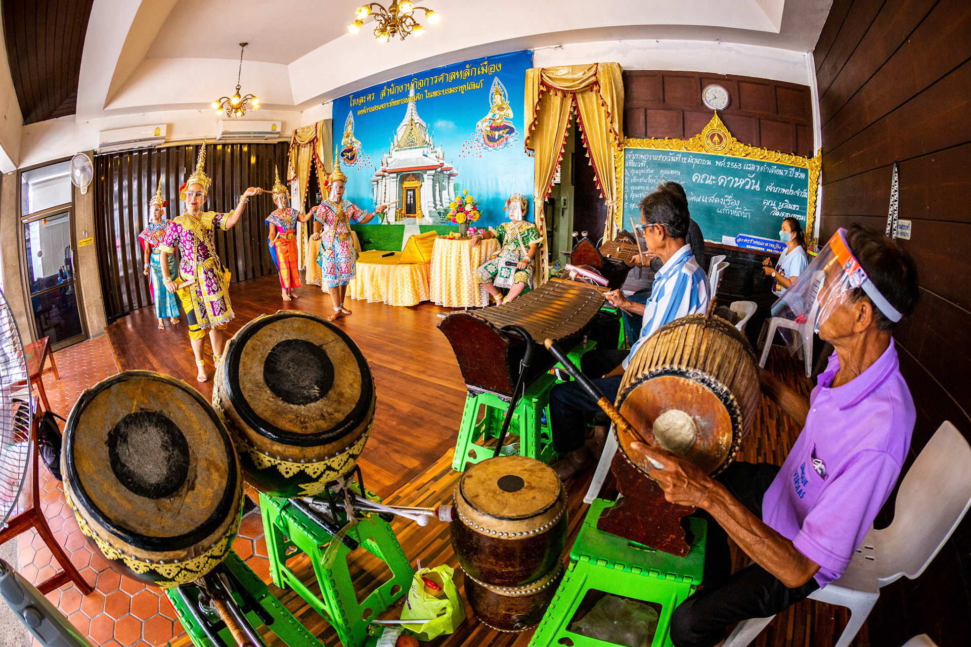 COVID-19 AND NUMJAI PHOTO CONTEST BY THE ROYAL PHOTOGRAPHIC SOCIETY OF THAILAND / FOR EXHIBITION 1,000 BAHT