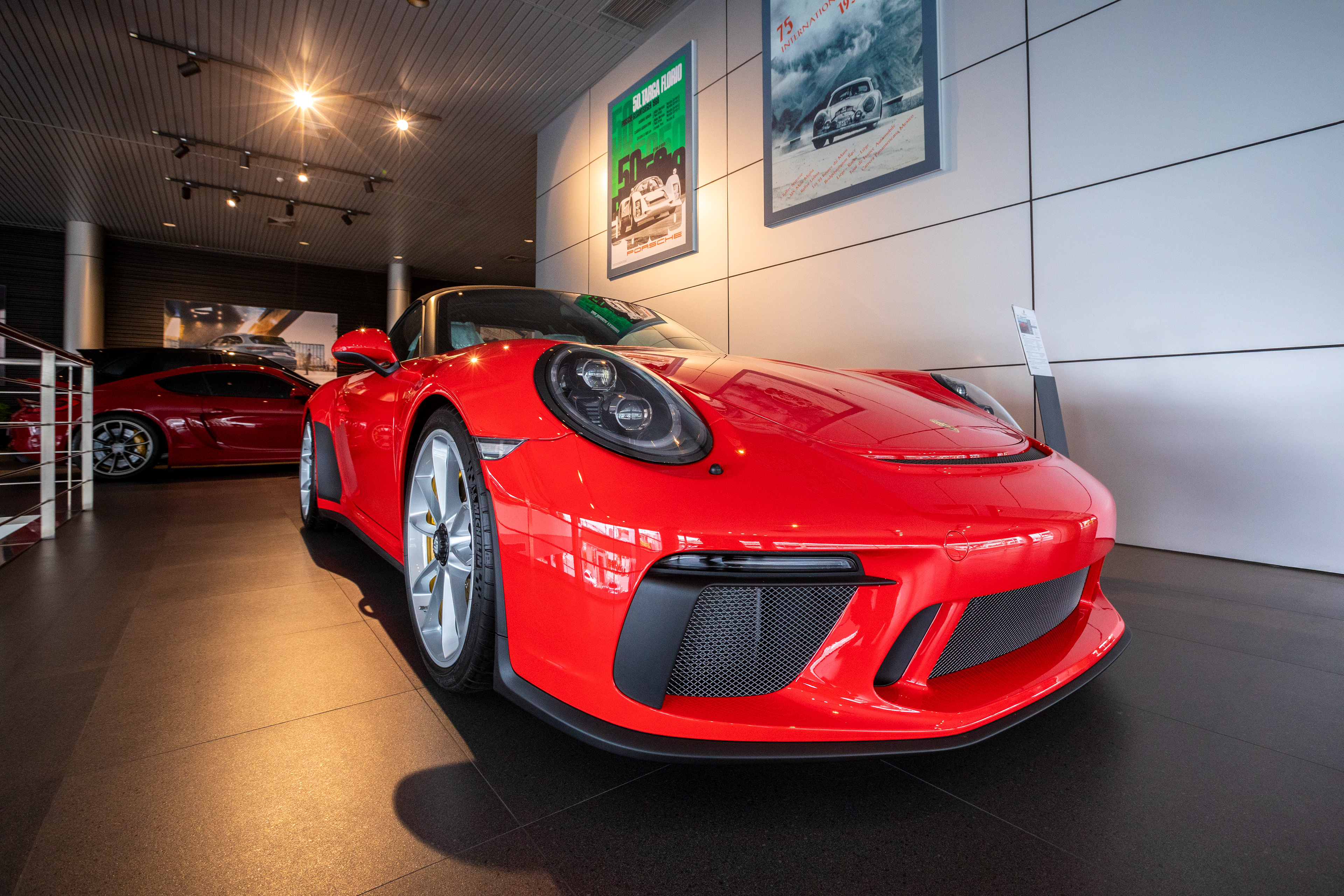 SHOWROOM PORSCHE